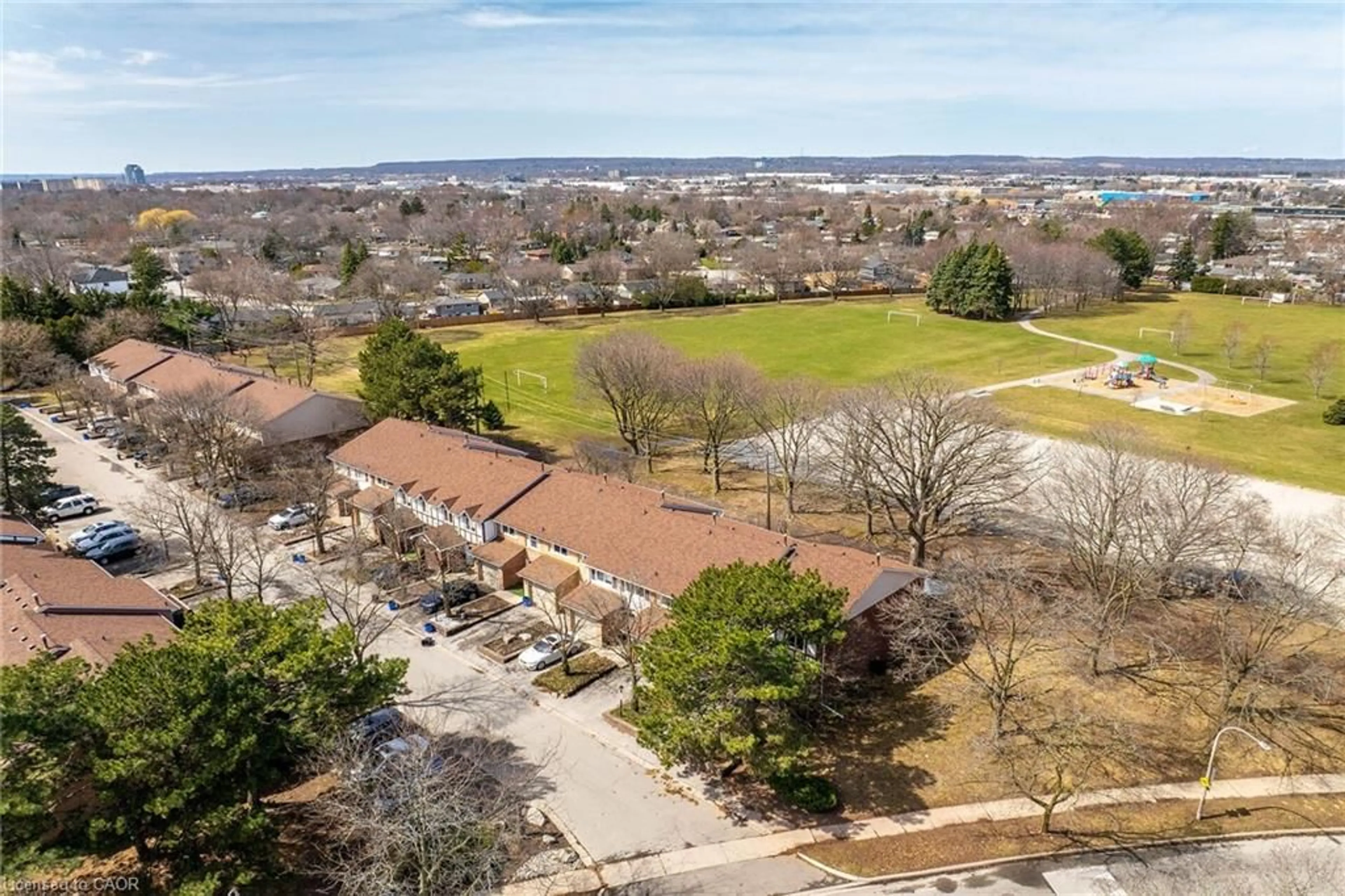 A pic from outside/outdoor area/front of a property/back of a property/a pic from drone, water/lake/river/ocean view for 4201 Longmoor Dr #2, Burlington Ontario L7L 5J9