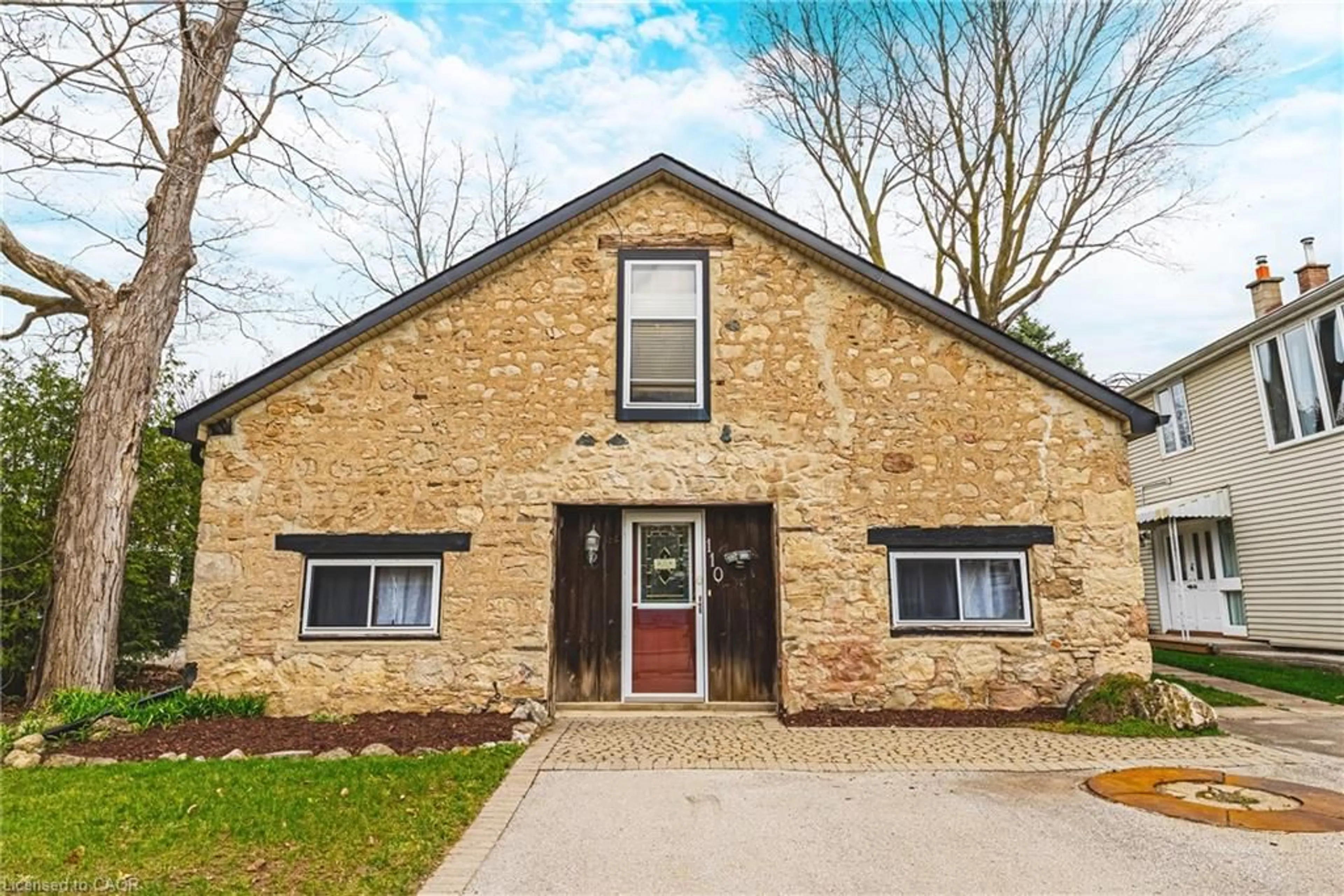 Home with brick exterior material, building for 110 Freelton Rd, Flamborough Ontario L8B 0Z3