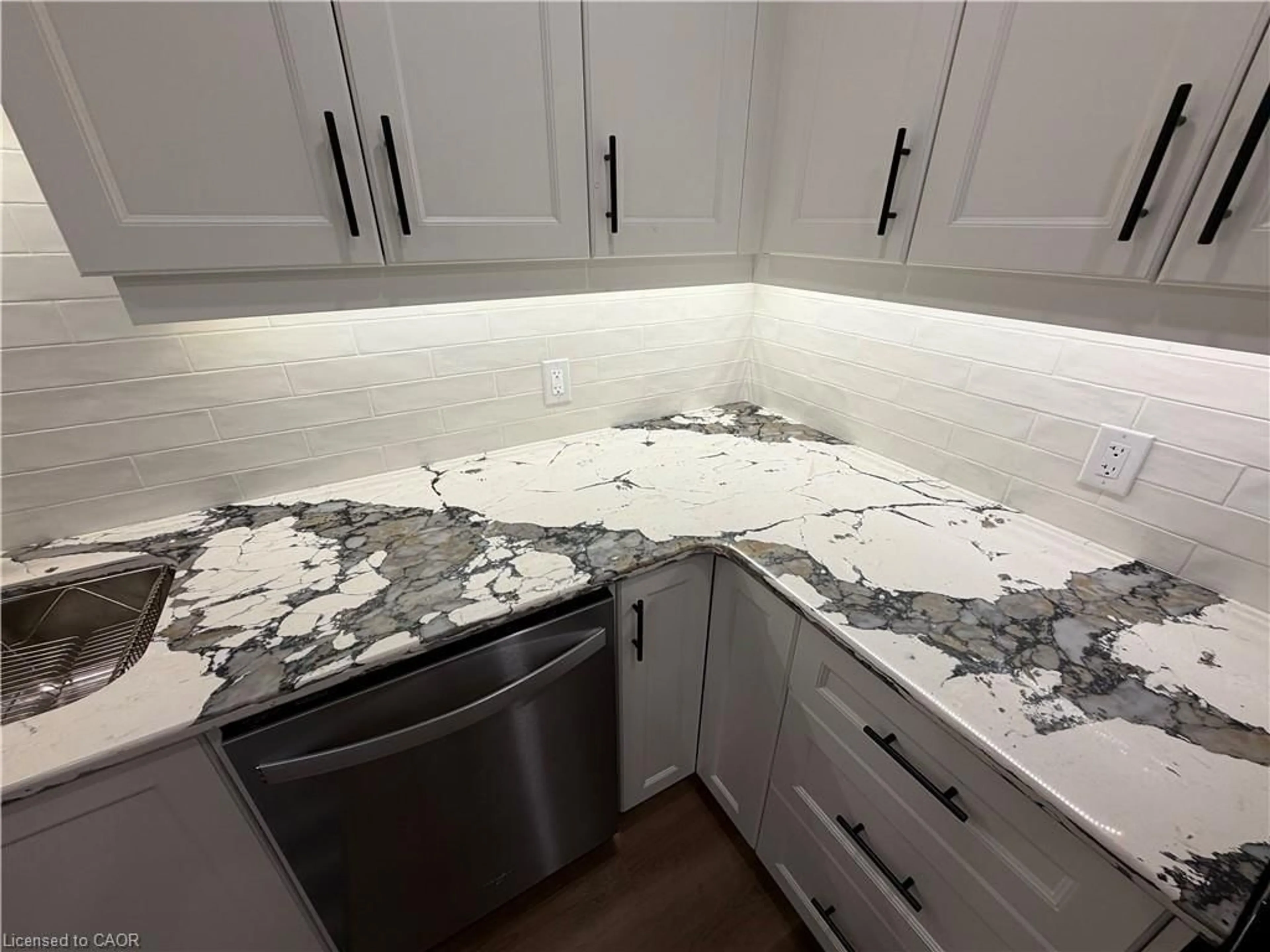 Contemporary kitchen, ceramic/tile floor for 59 Szollosy Cir, Hamilton Ontario L9B 1T8