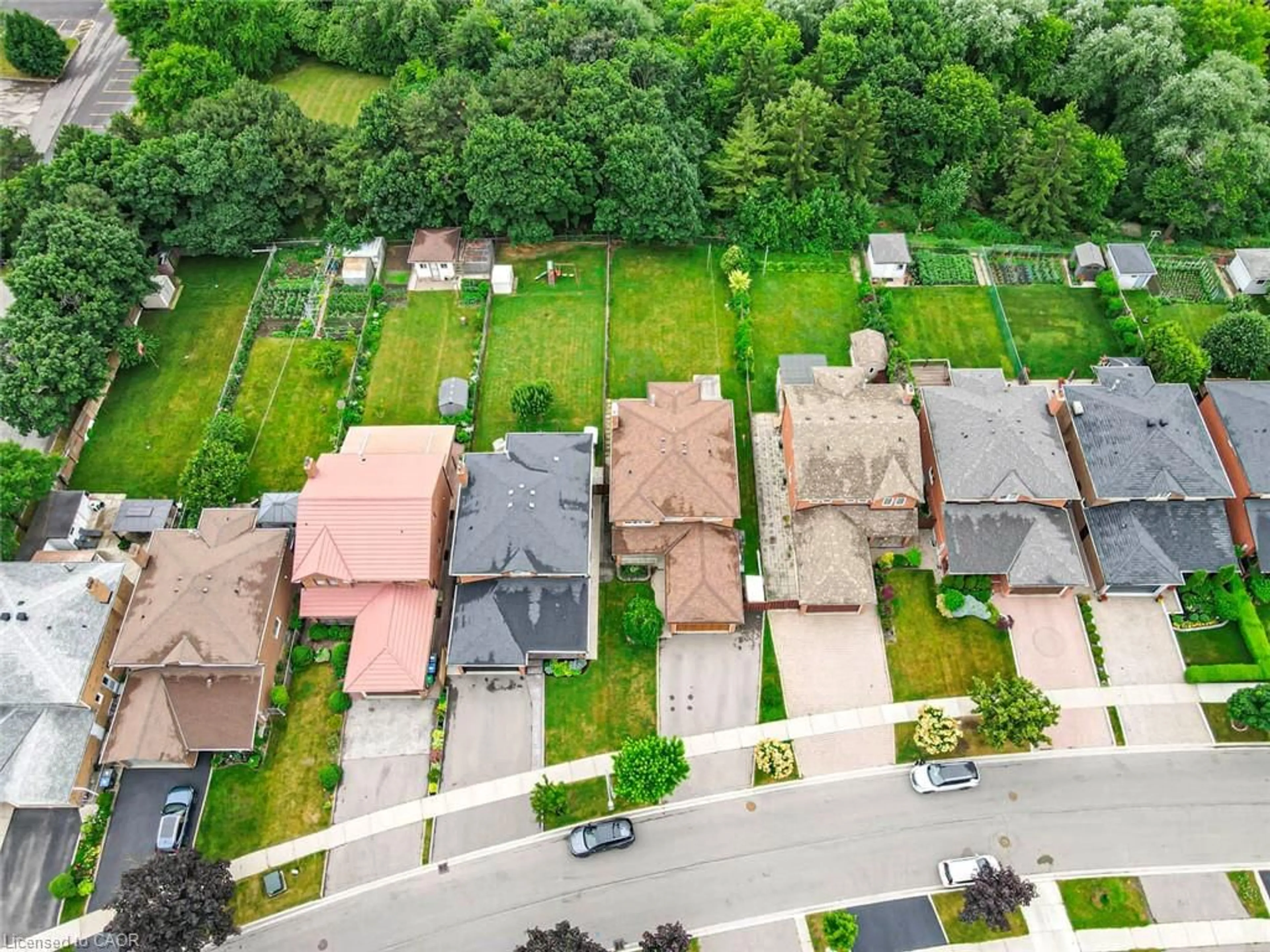 A pic from outside/outdoor area/front of a property/back of a property/a pic from drone, street for 3070 Nawbrook Rd, Mississauga Ontario L4X 2V5