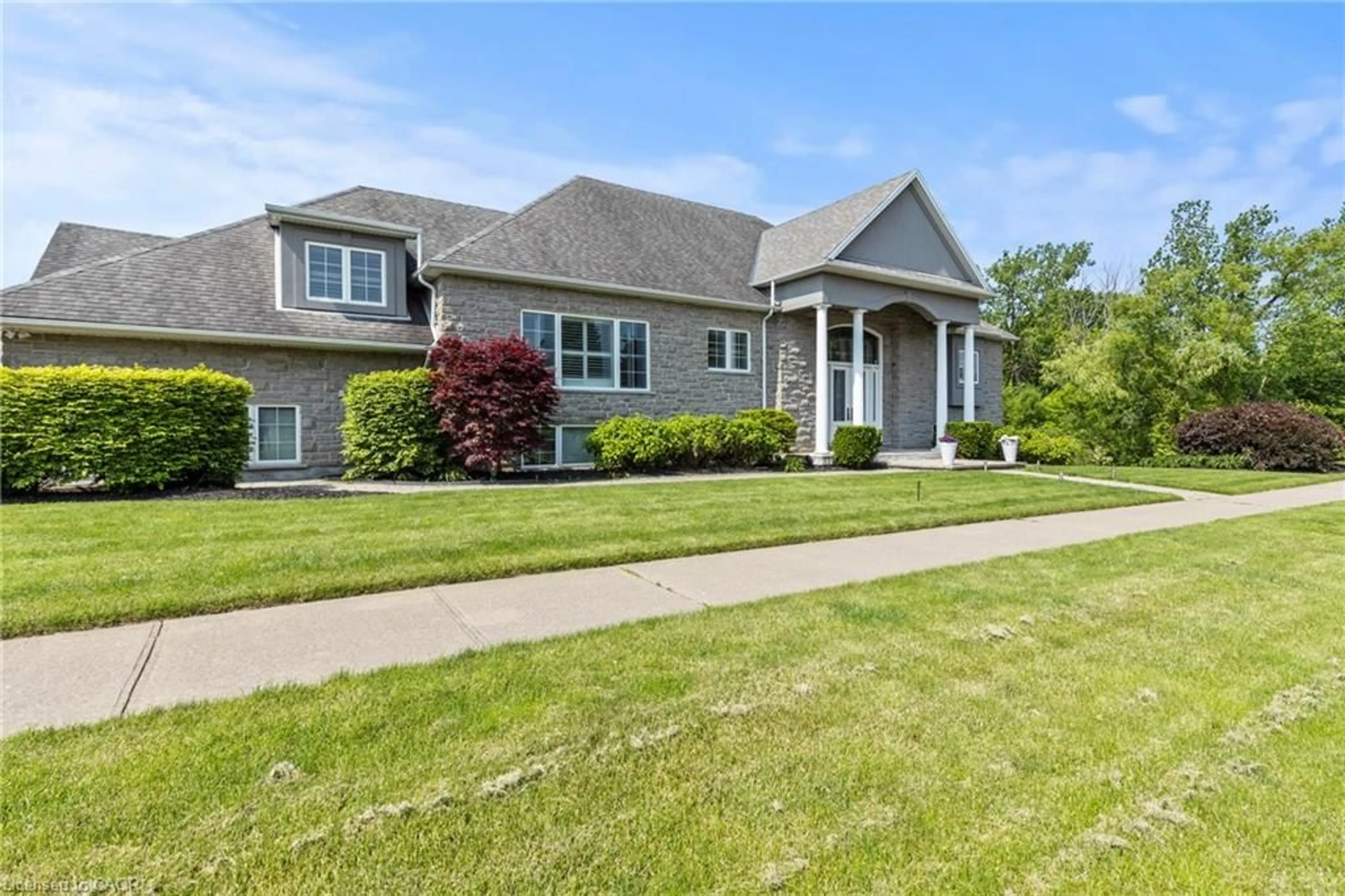 Home with vinyl exterior material, street for 3689 Cardinal Dr, Niagara Falls Ontario L2H 2Y1