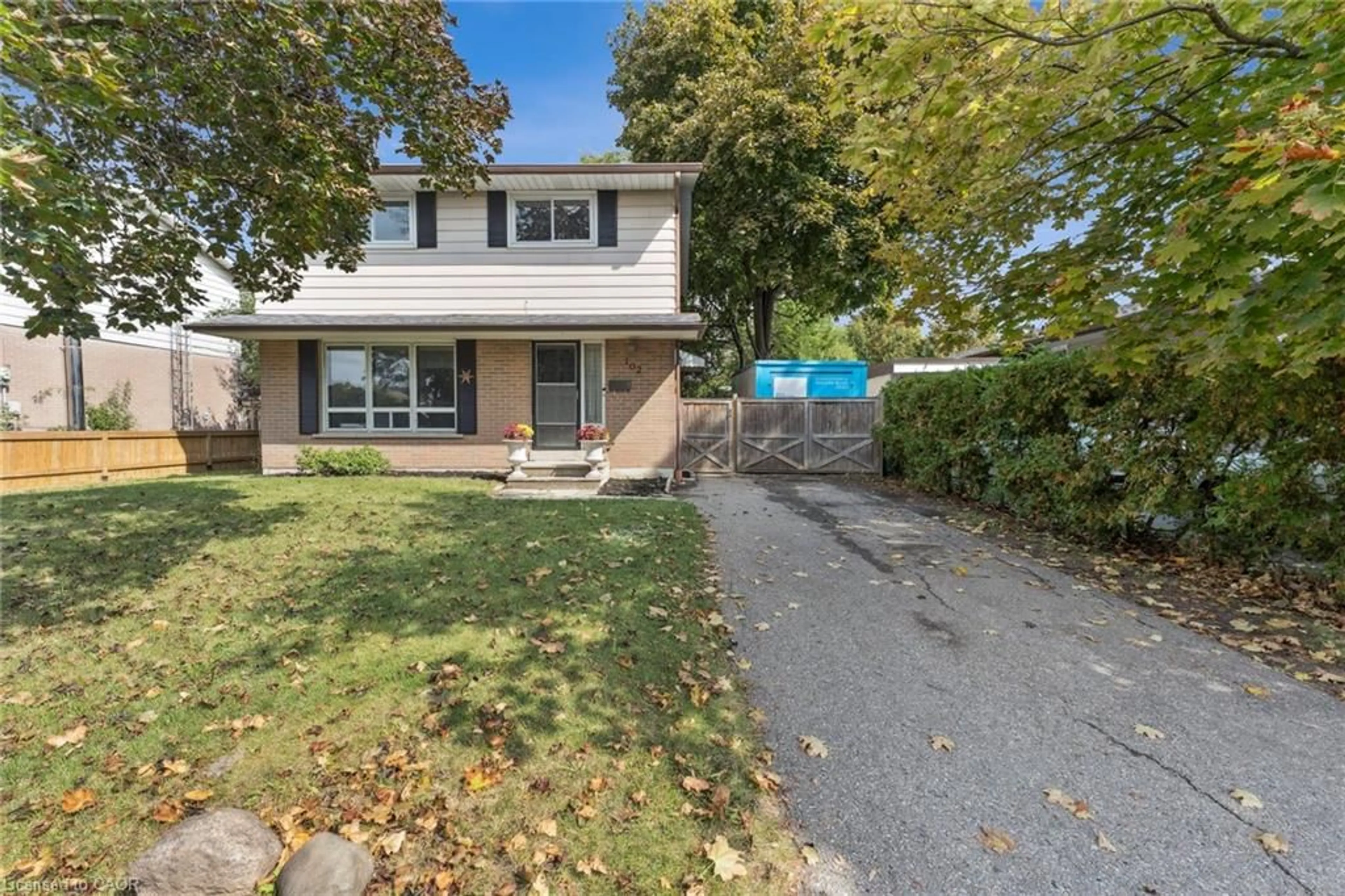 A pic from outside/outdoor area/front of a property/back of a property/a pic from drone, street for 102 Rutherford Rd, Brampton Ontario L6V 2J2