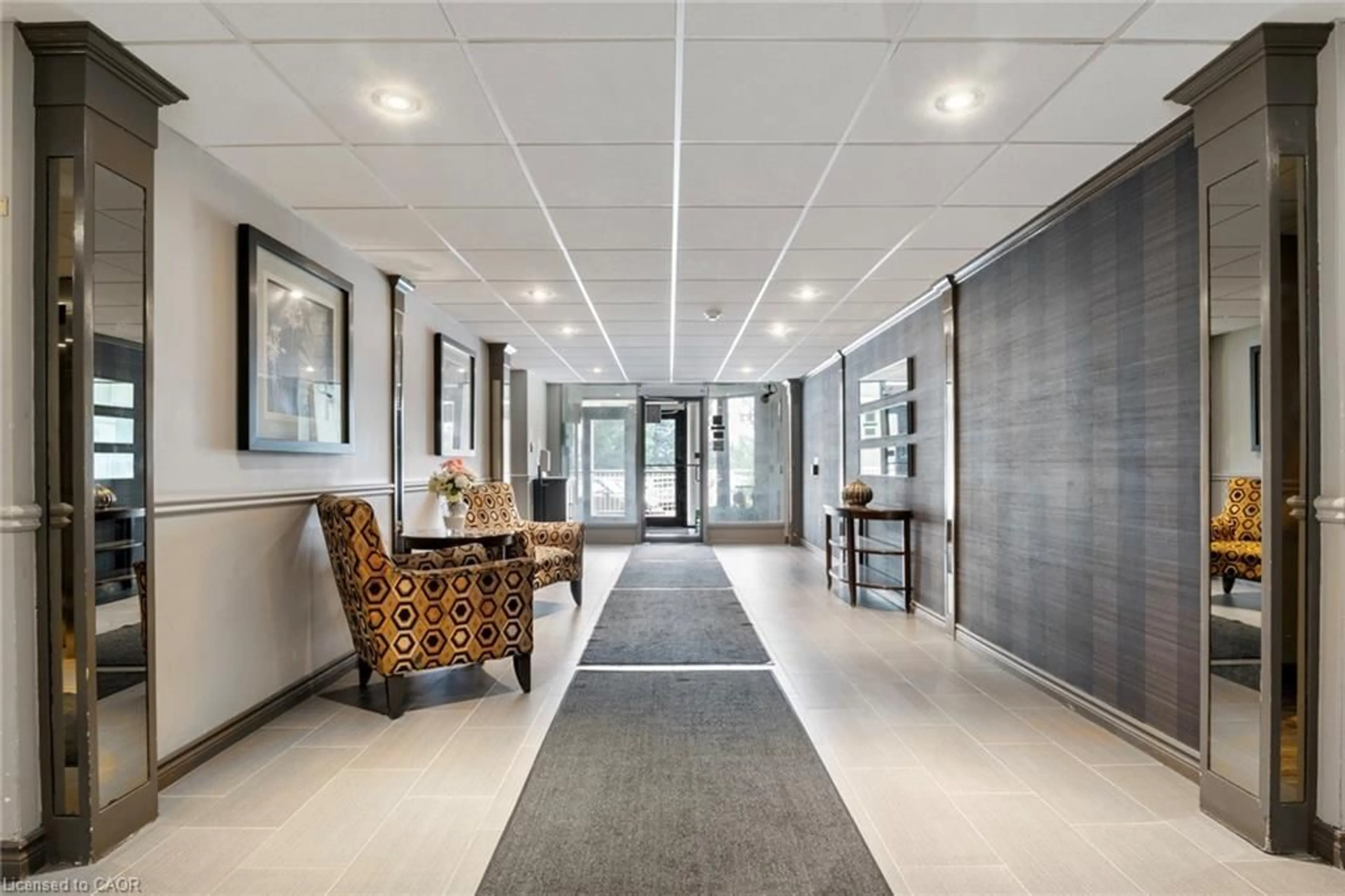 Lobby for 35 Green Valley Dr #506, Kitchener Ontario N2P 2A5