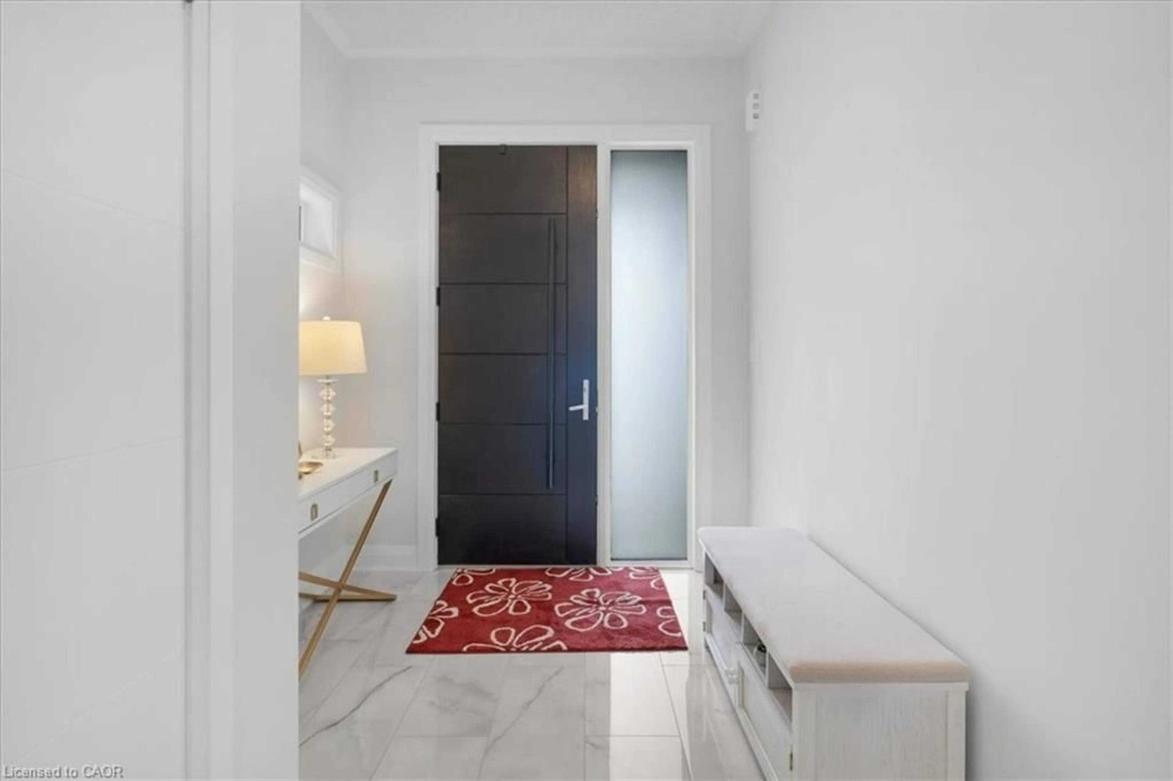 Indoor entryway for 657 Benninger Dr, Kitchener Ontario N2E 0J2