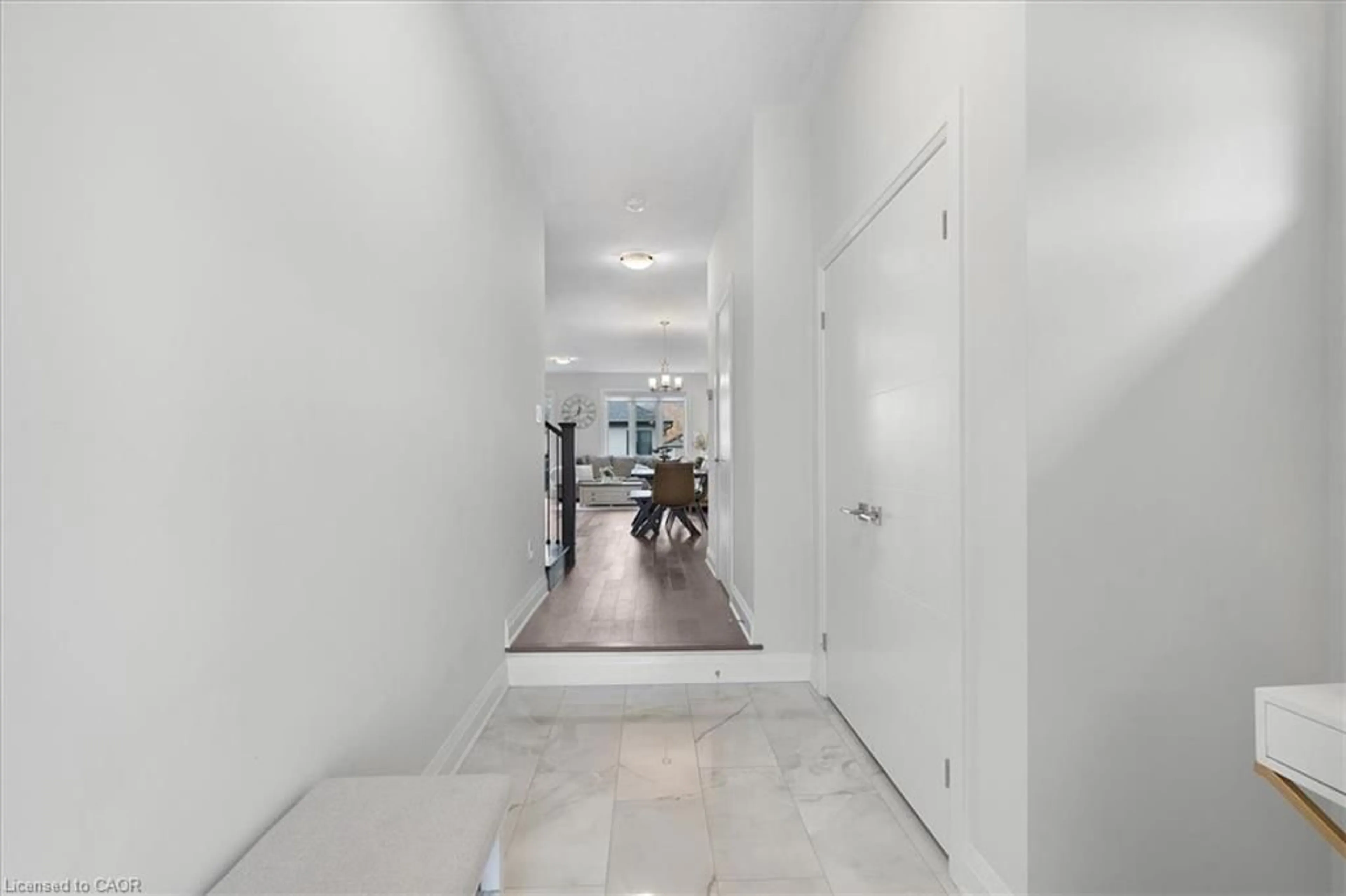 Indoor foyer for 657 Benninger Dr, Kitchener Ontario N2E 0J2