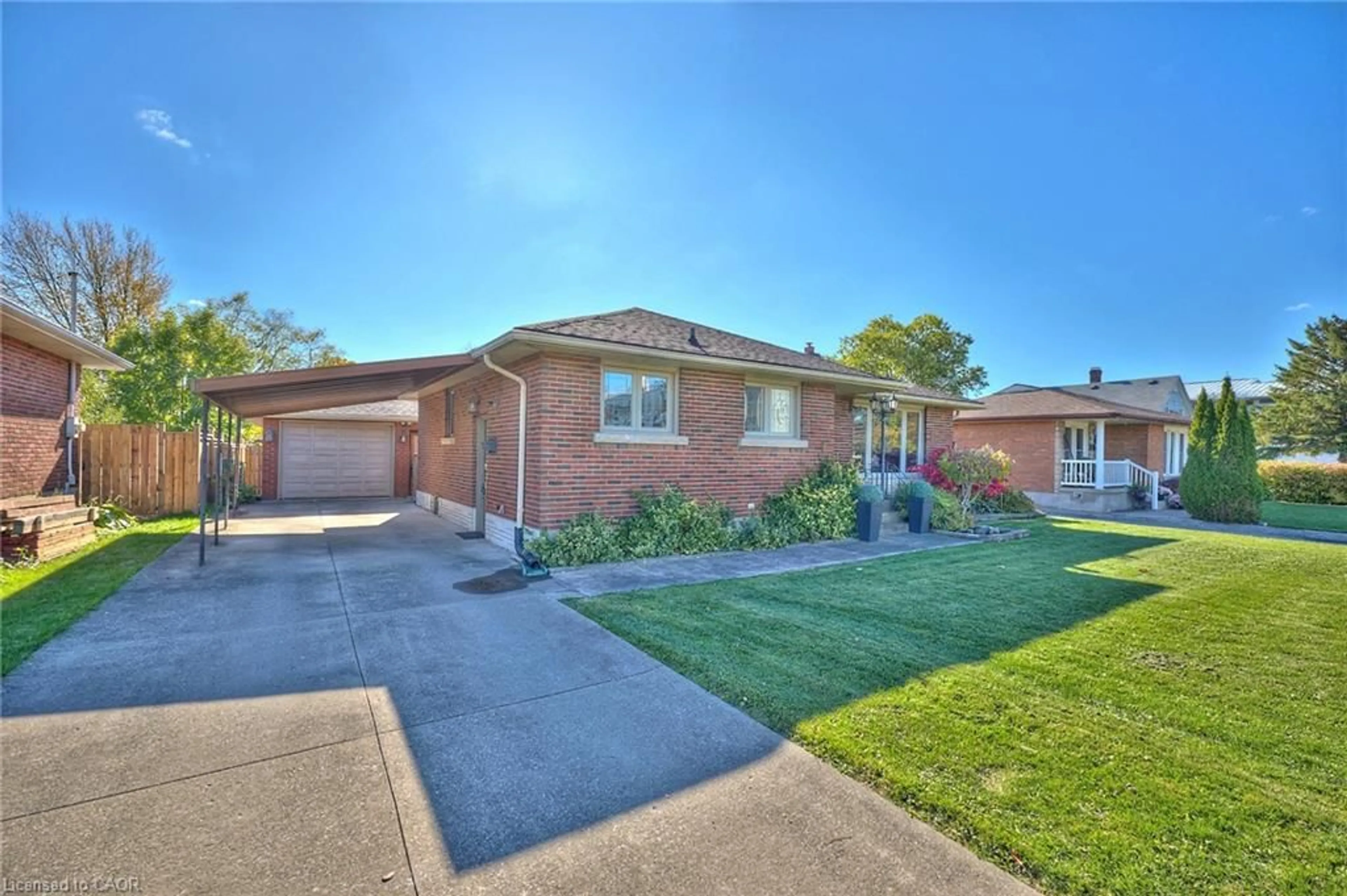 Home with brick exterior material, street for 219 Fitch St, Welland Ontario L3C 4W3