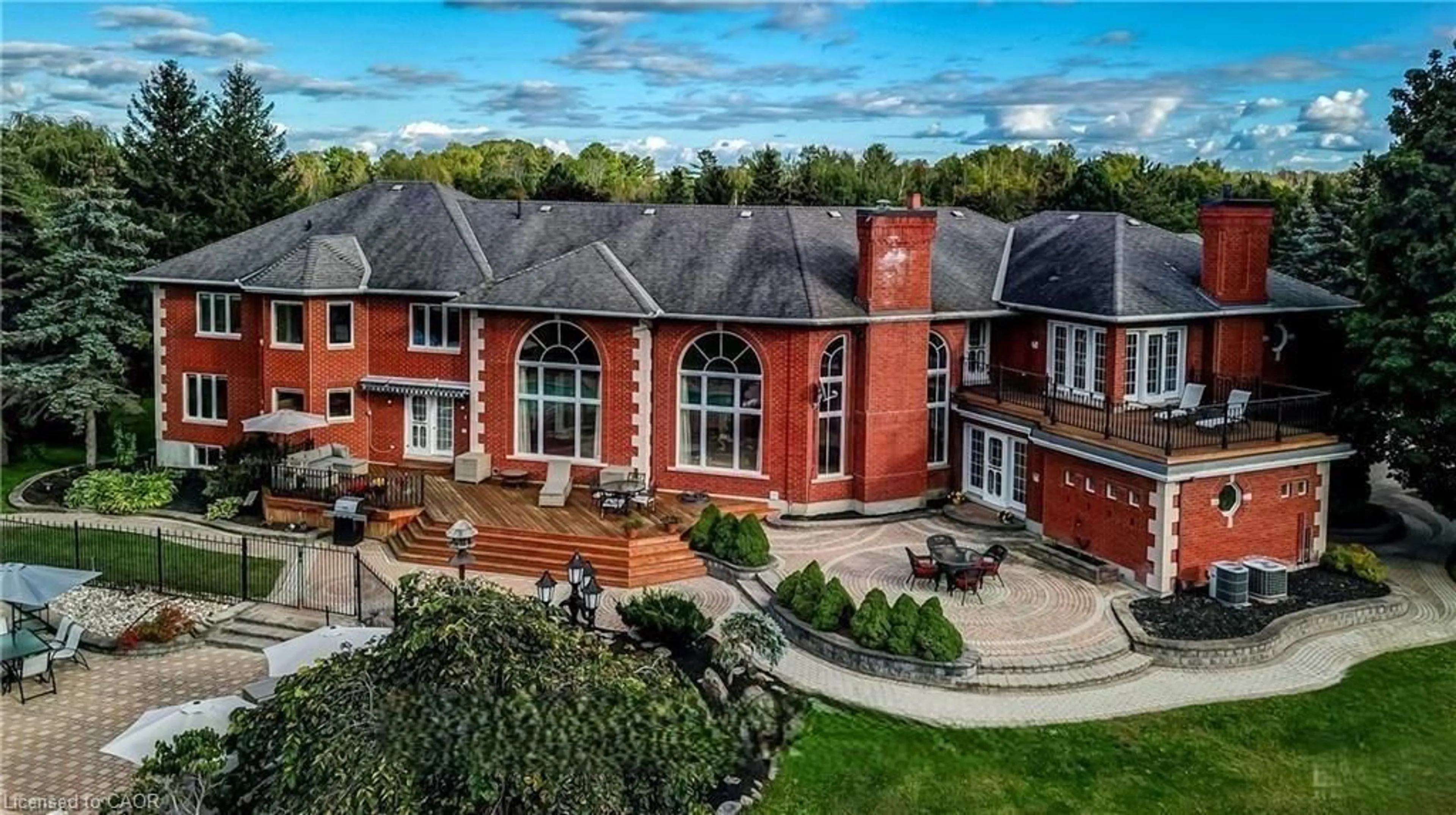 A pic from outside/outdoor area/front of a property/back of a property/a pic from drone, building for 141 Kerry Hill Cres, Ottawa Ontario K0A 1T0