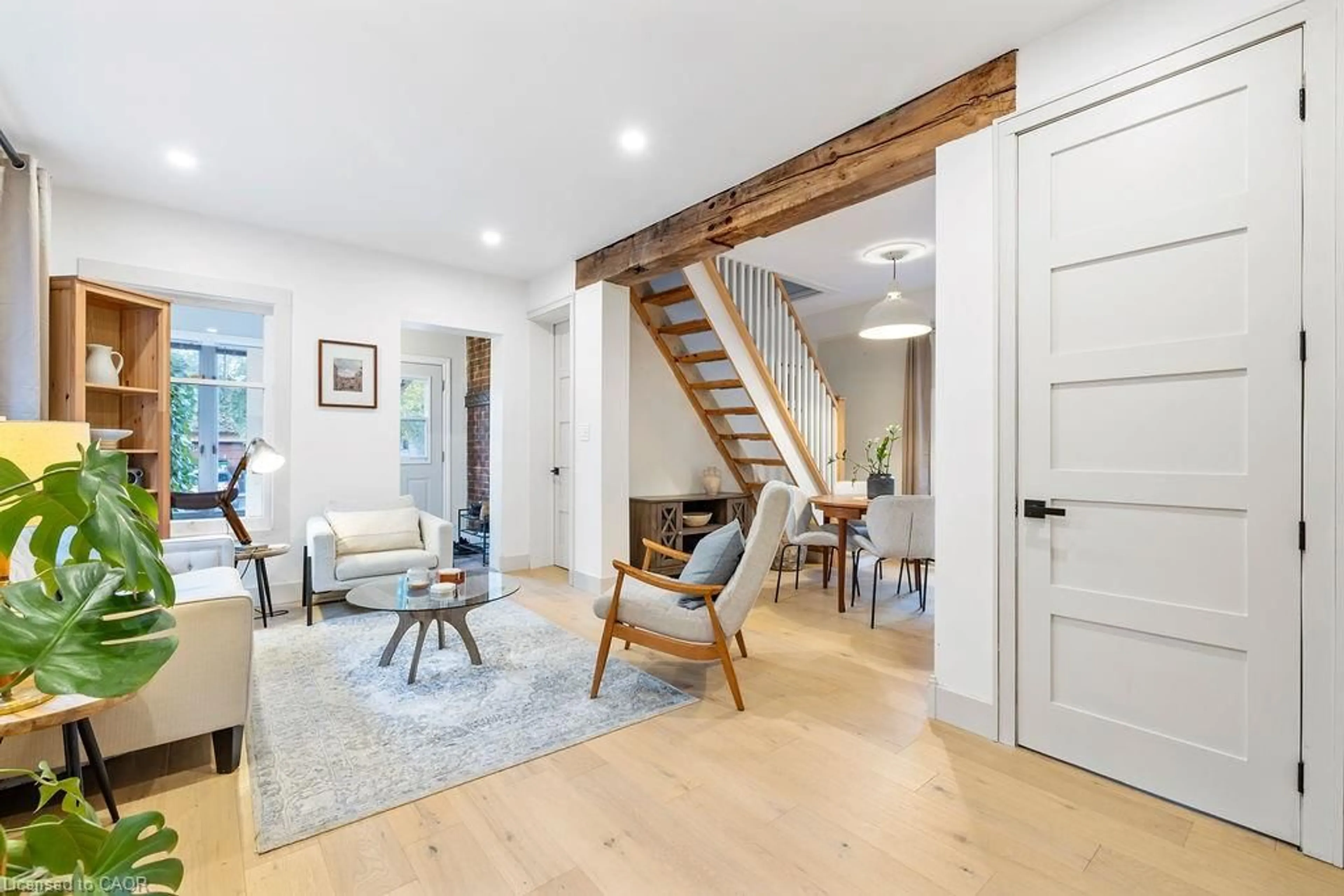 Indoor entryway for 2 1/2 East 23rd St, Hamilton Ontario L8V 2W6