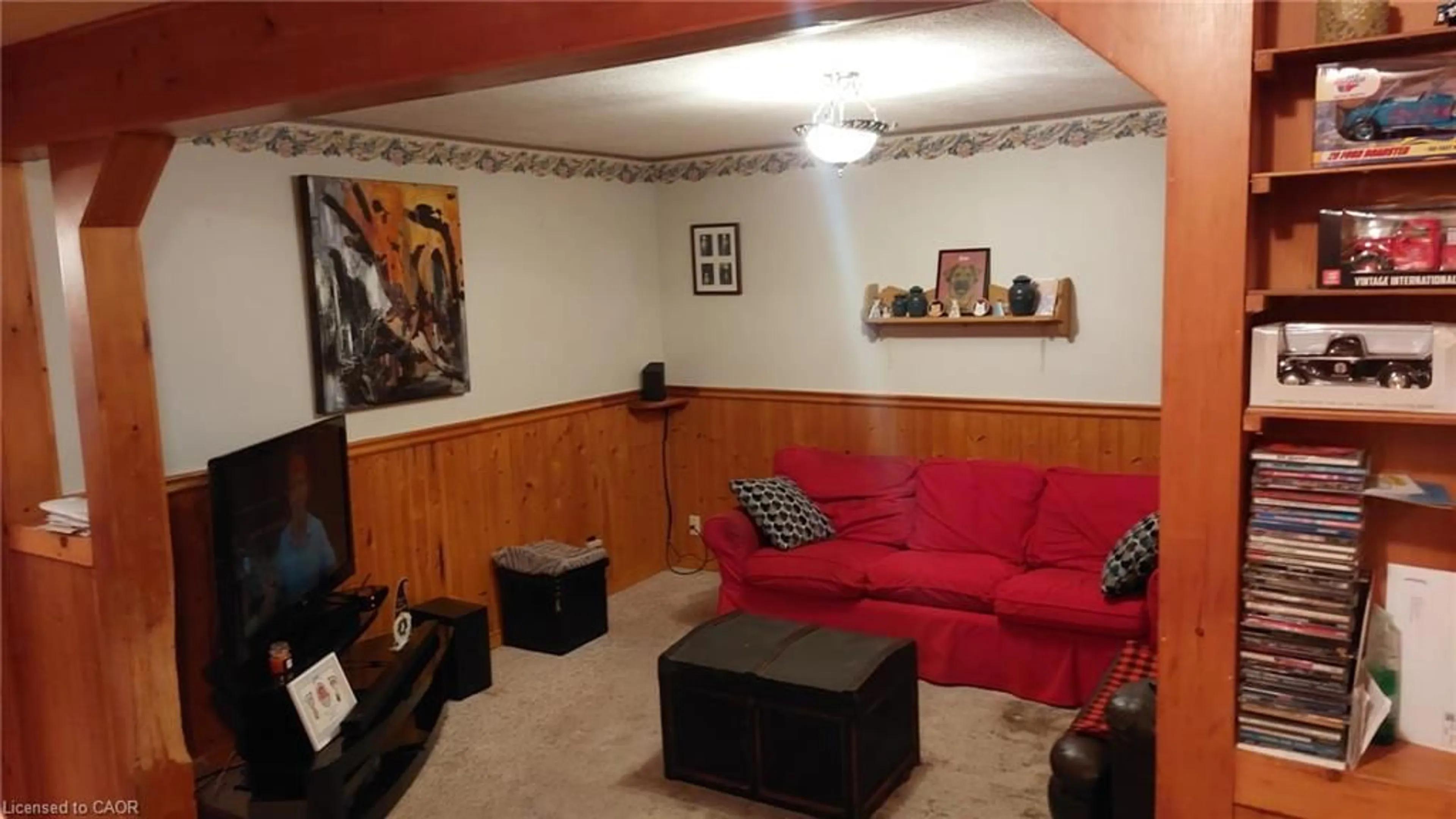 Living room with furniture, unknown for 520 Alder St, Dunnville Ontario N1A 1E6