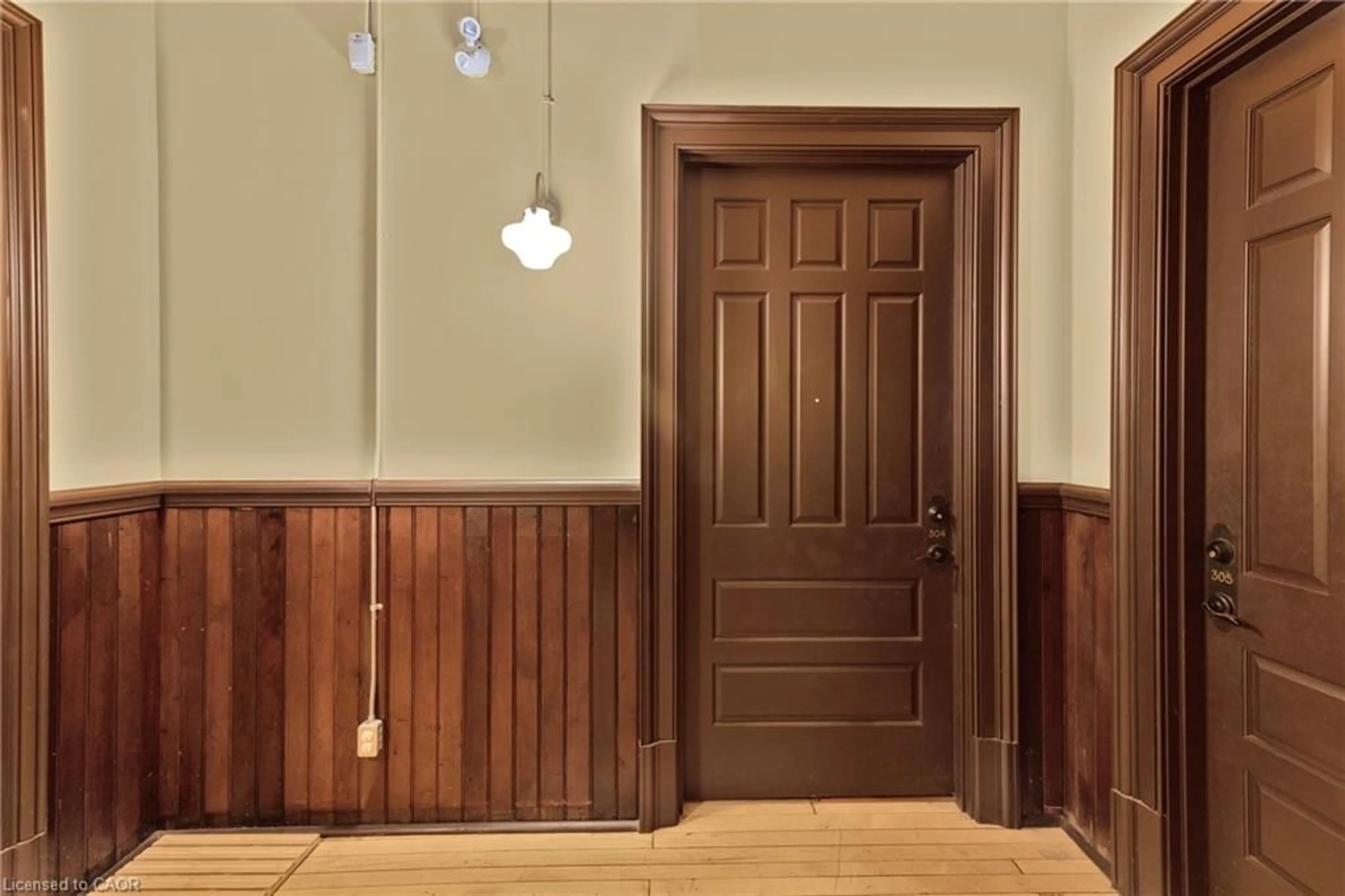 Indoor foyer for 200 Stinson St #304, Hamilton Ontario L8N 4J5