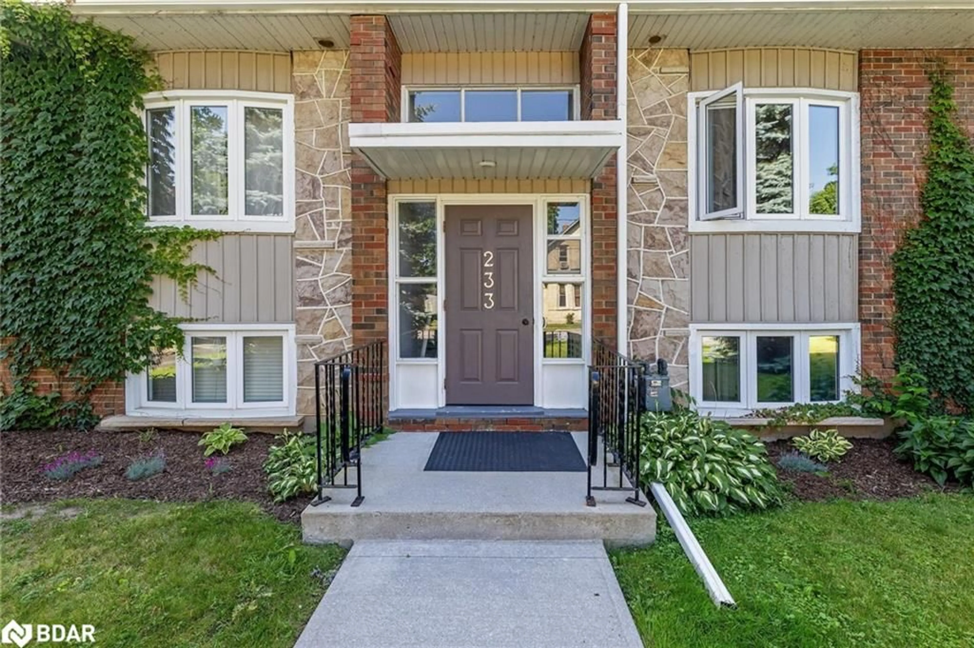 Unknown for 233 Westminster Dr, Cambridge Ontario N3H 1T2