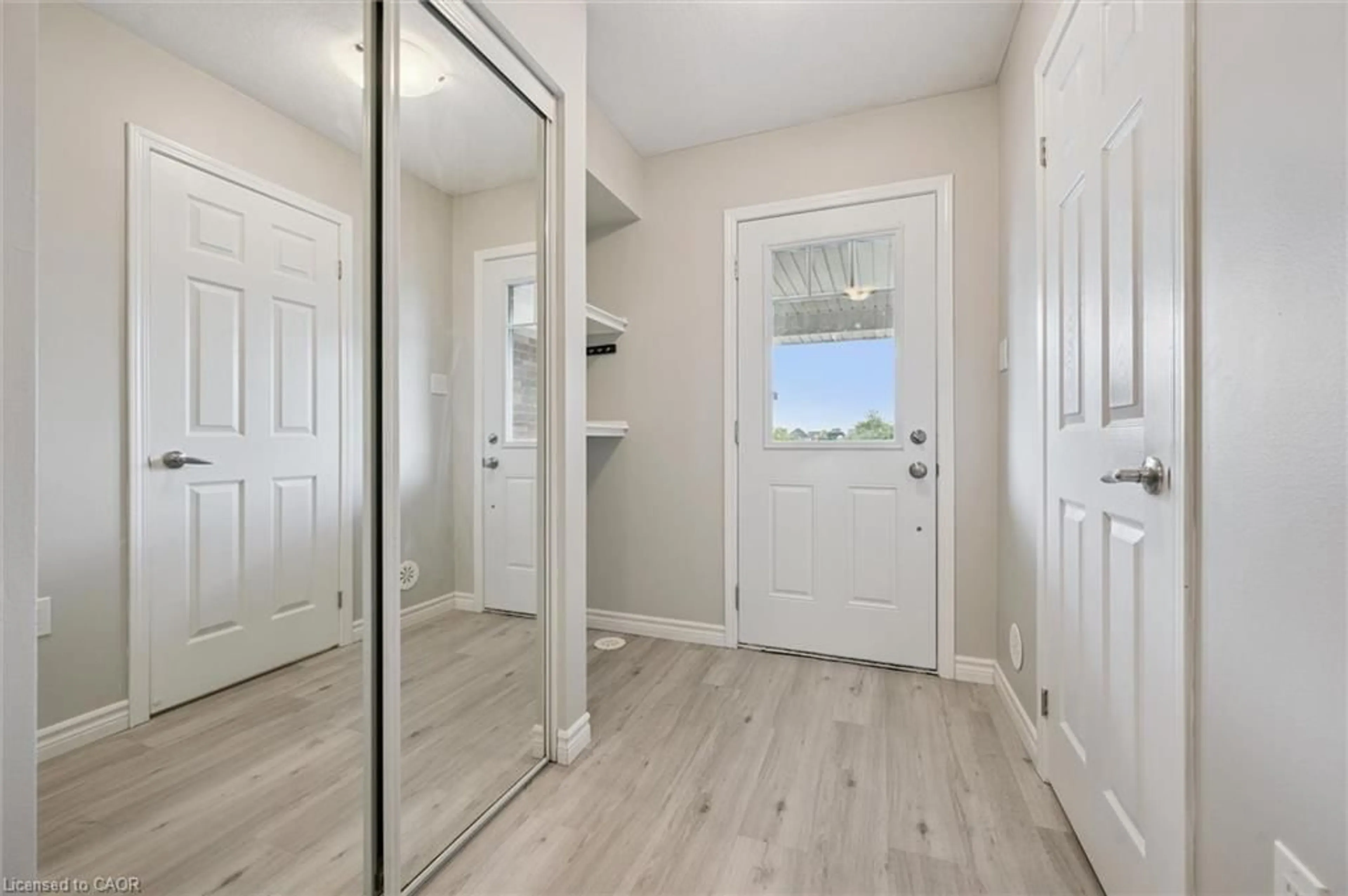 Indoor entryway for 99 Glenvista Dr, Kitchener Ontario N2R 0E3