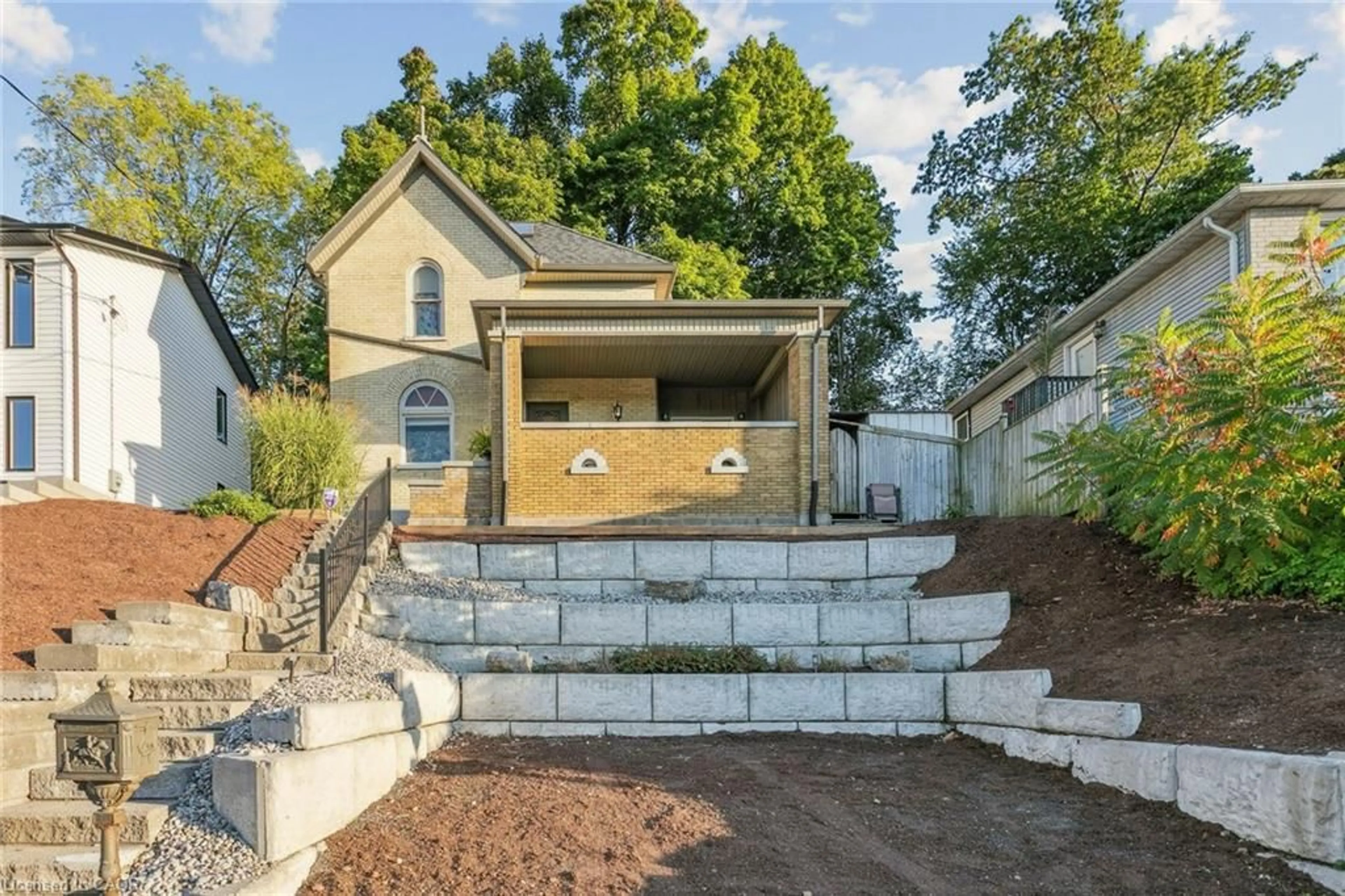 Unknown for 132 Queen St, Cambridge Ontario N3C 1G3