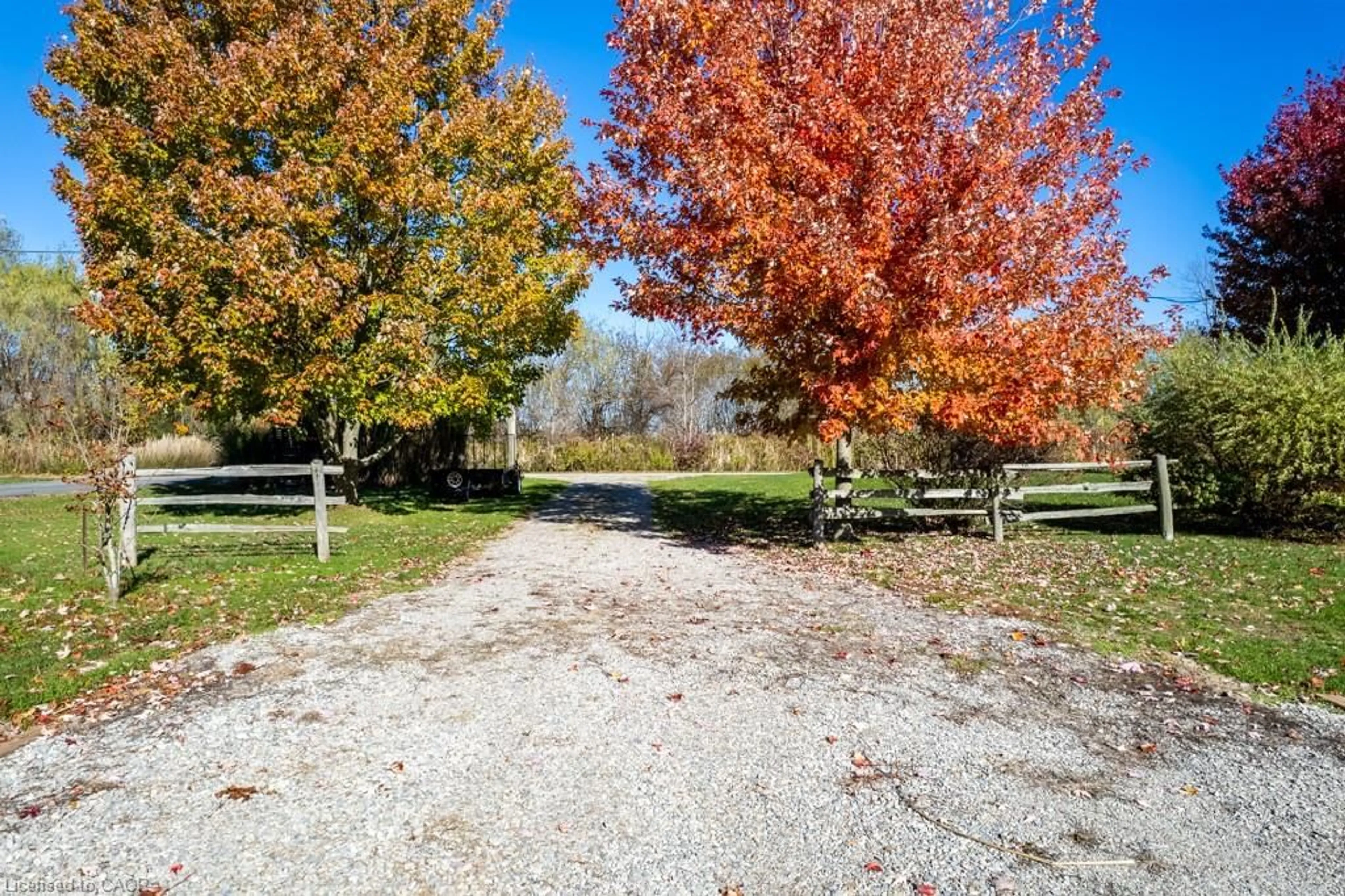 A pic from outside/outdoor area/front of a property/back of a property/a pic from drone, unknown for 4 Dearden Lane, Dunnville Ontario N1A 2W6