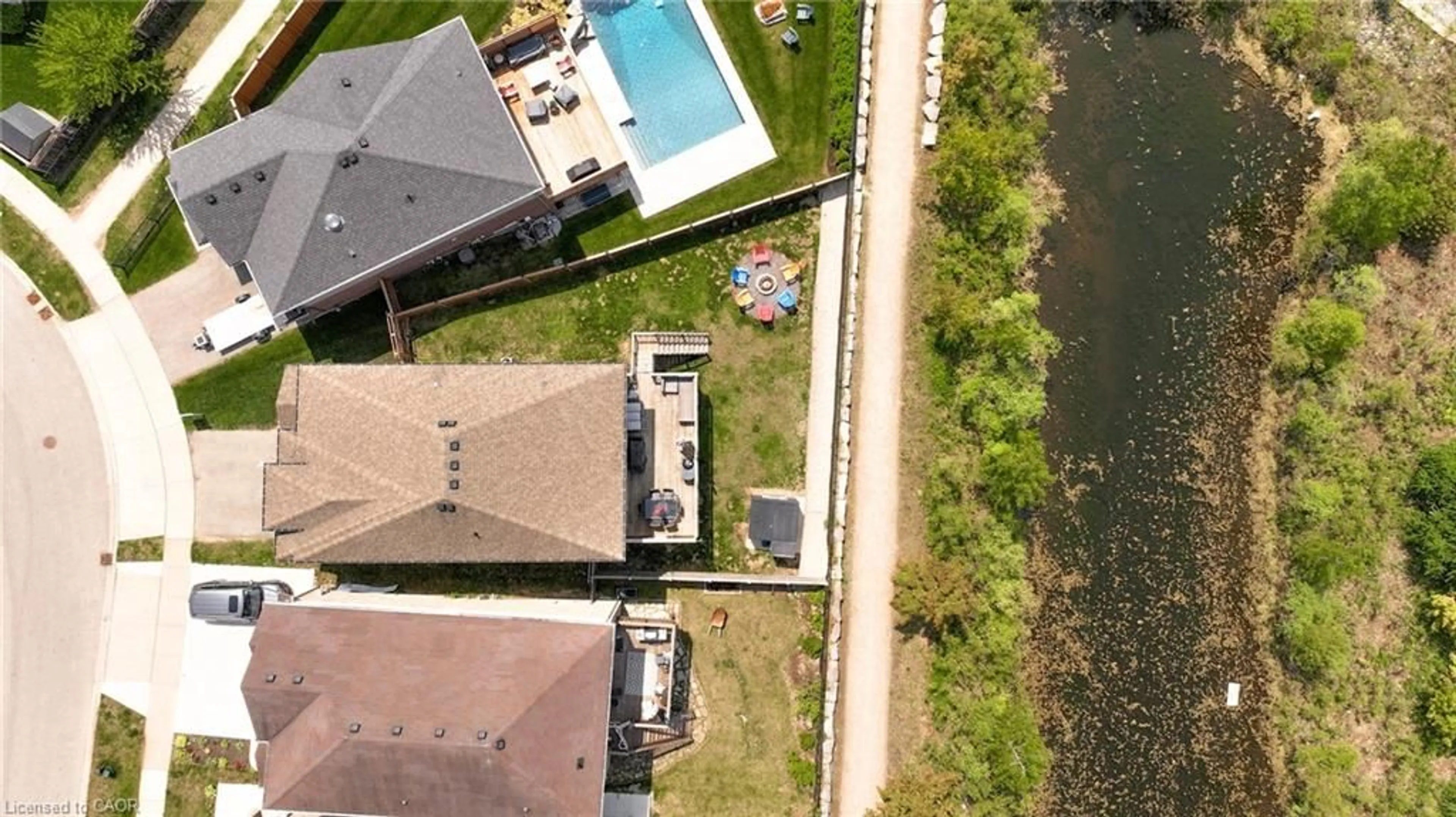 A pic from outside/outdoor area/front of a property/back of a property/a pic from drone, water/lake/river/ocean view for 288 Steepleridge St, Kitchener Ontario N2P 0B4