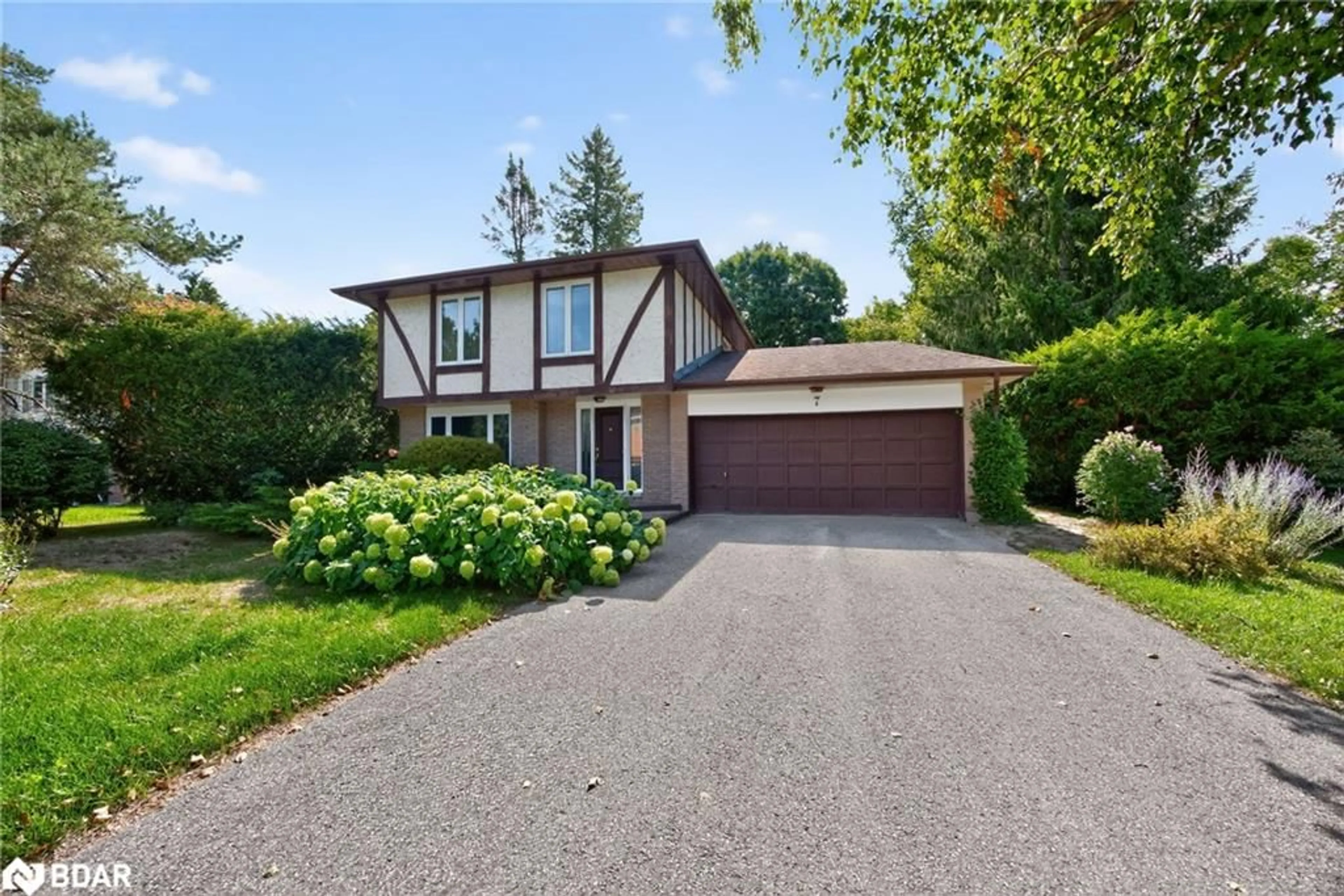Home with brick exterior material, street for 7 Maplecrest Rd, Midhurst Ontario L9X 0P8