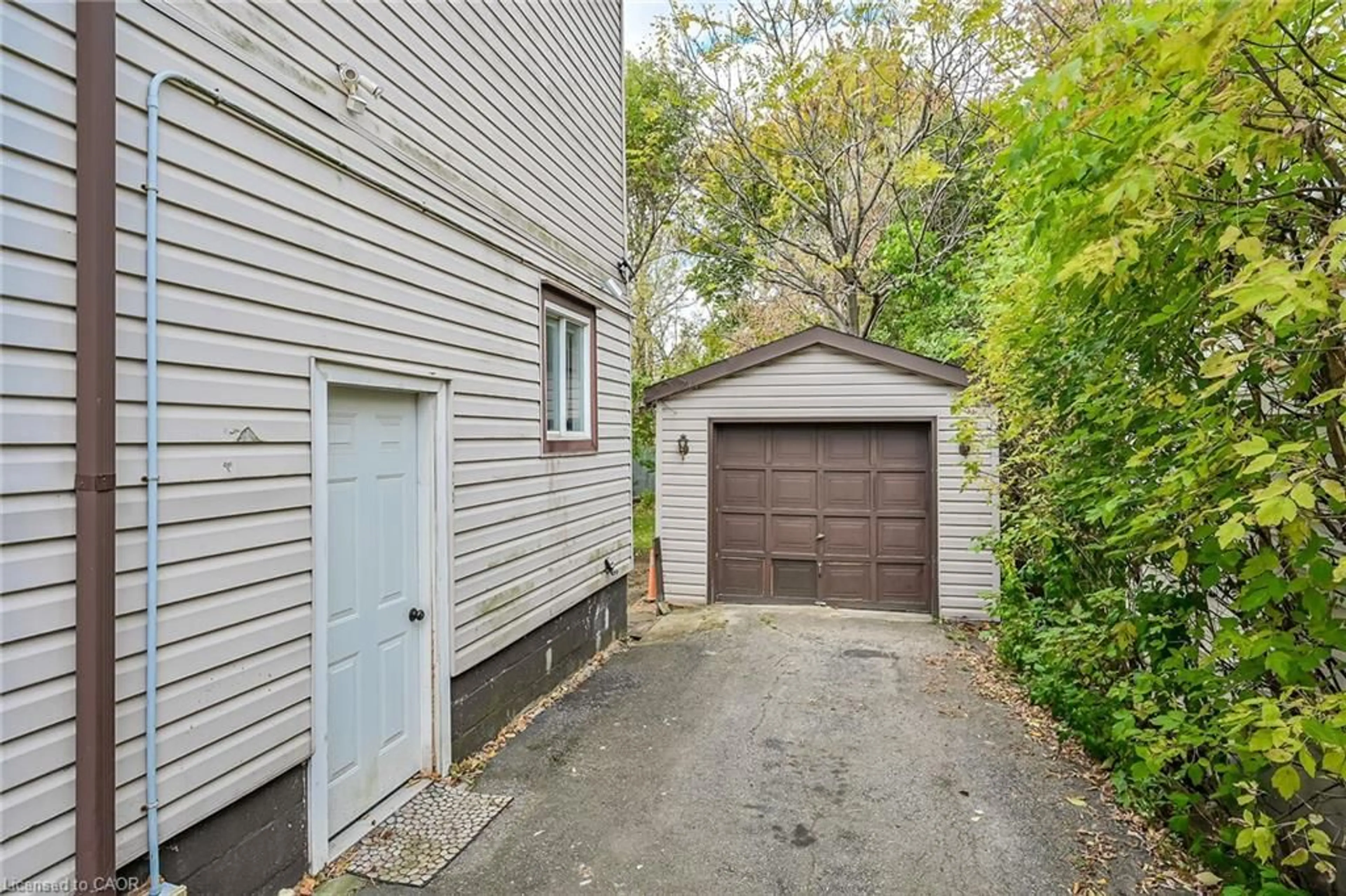 Unknown for 230 Broadway Ave, Hamilton Ontario L8S 2W6