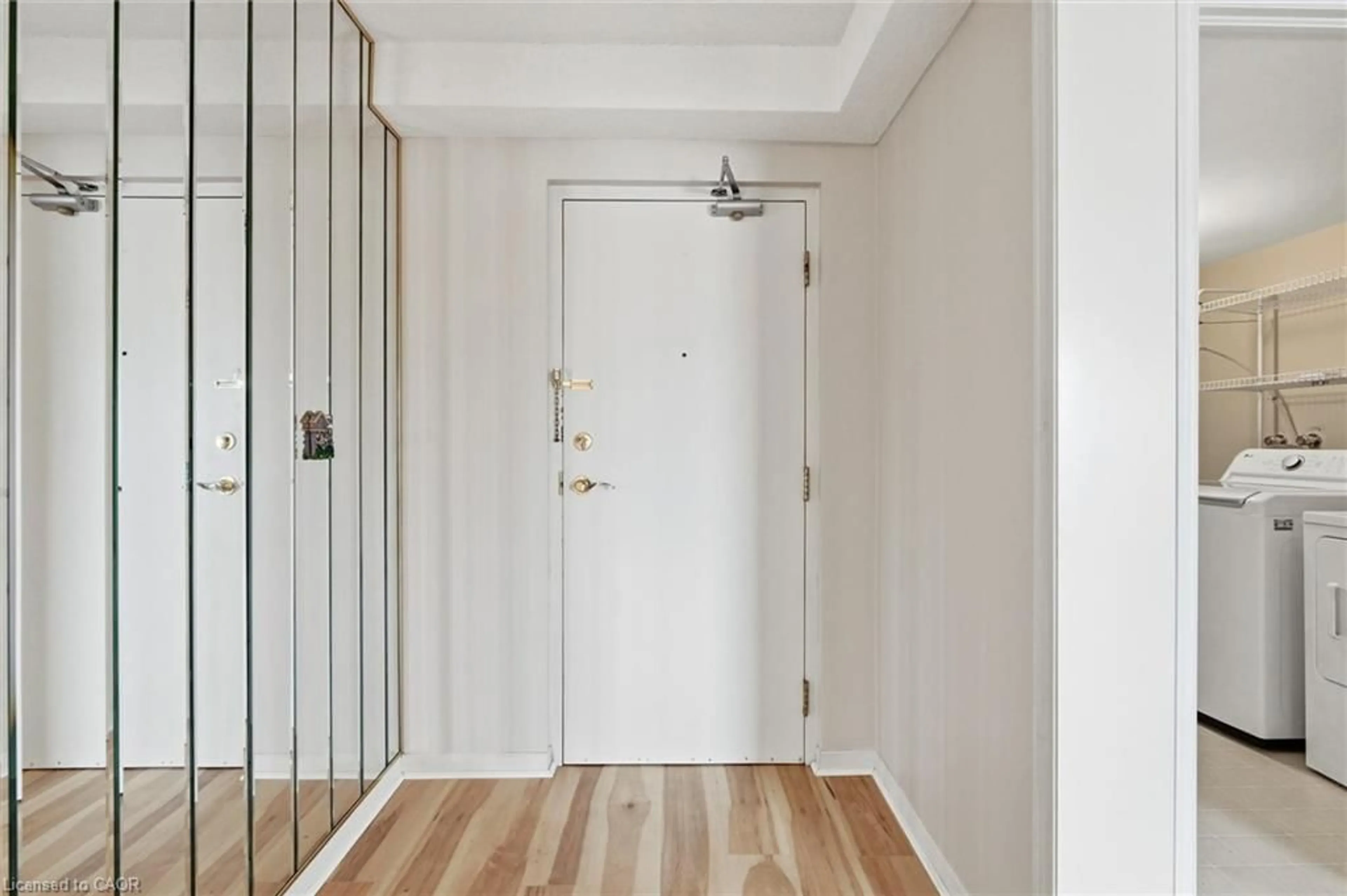 Indoor entryway for 870 Upper Wentworth St #303, Hamilton Ontario L9A 4W4