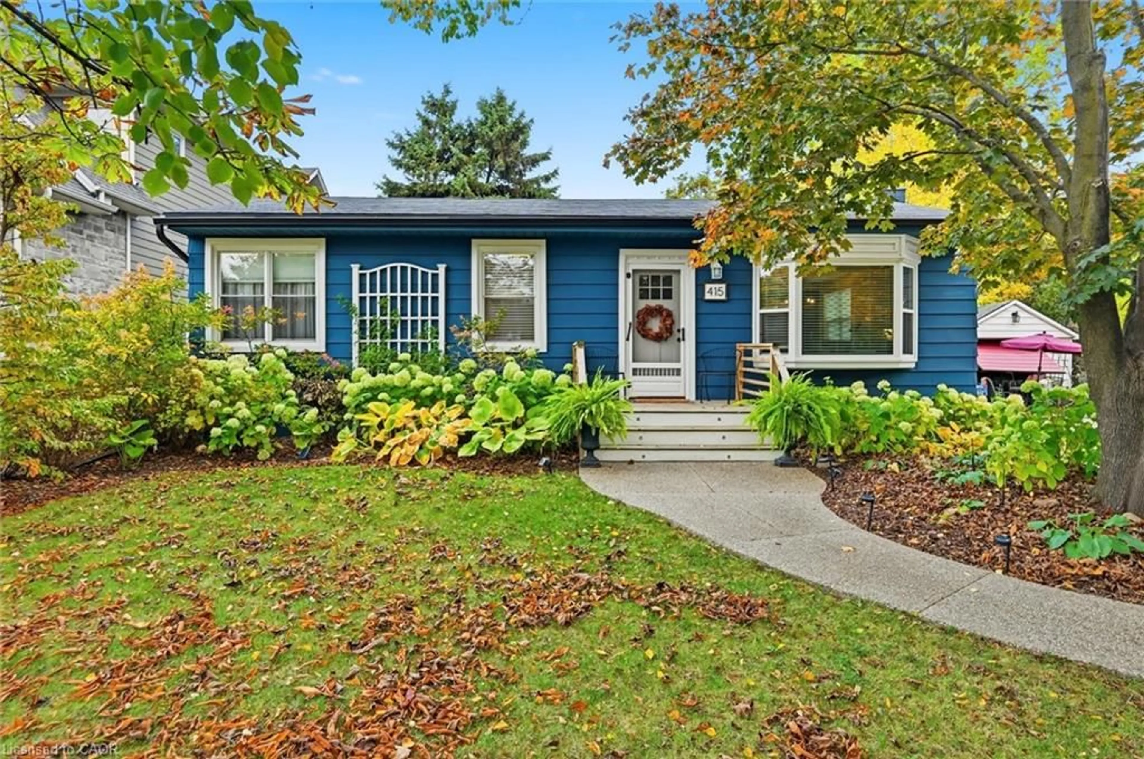 Home with vinyl exterior material, street for 415 Henderson Rd, Burlington Ontario L7L 2P6