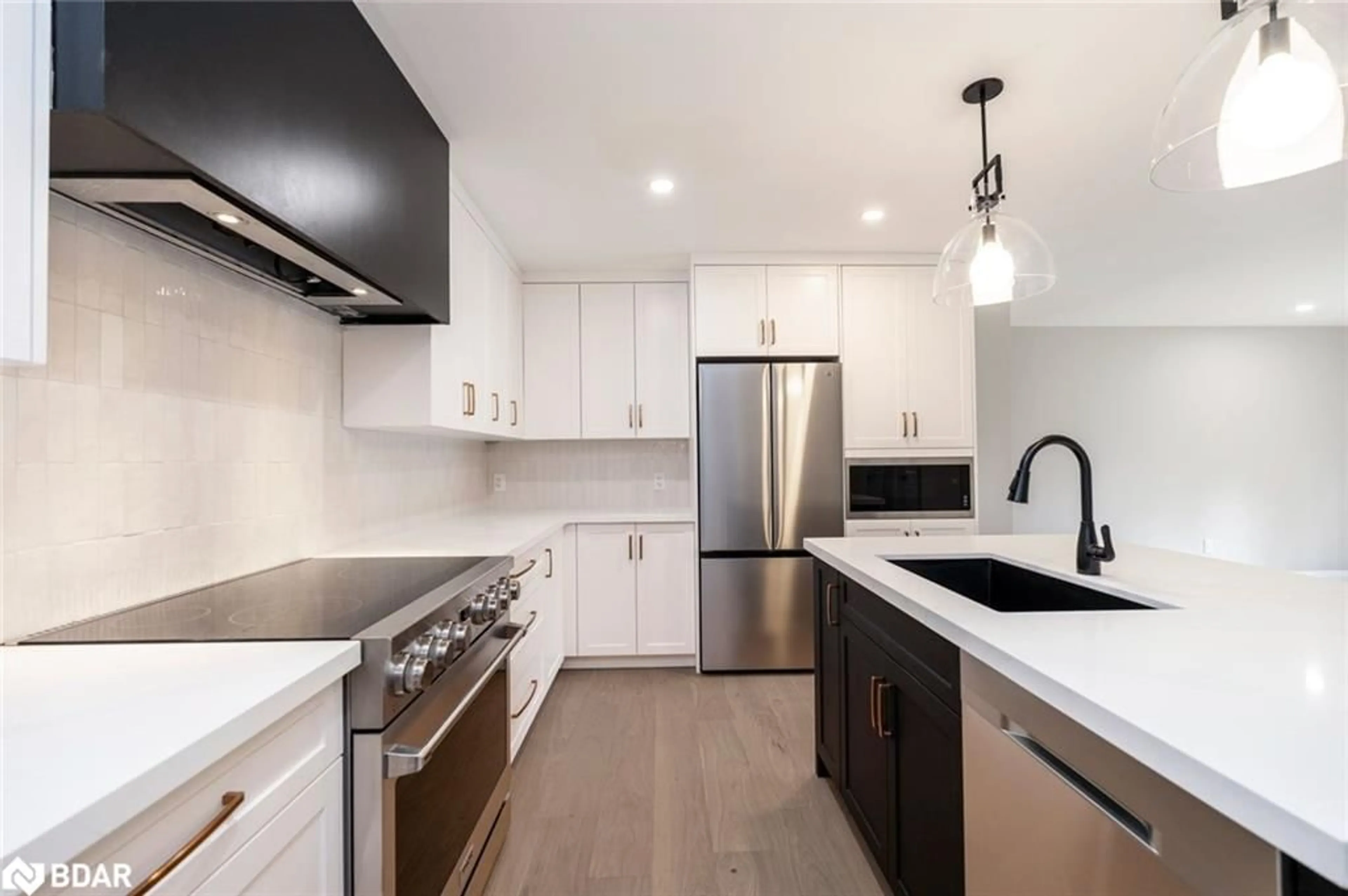 Unknown for 16 Hillview Cres, Midhurst Ontario L9X 1N4