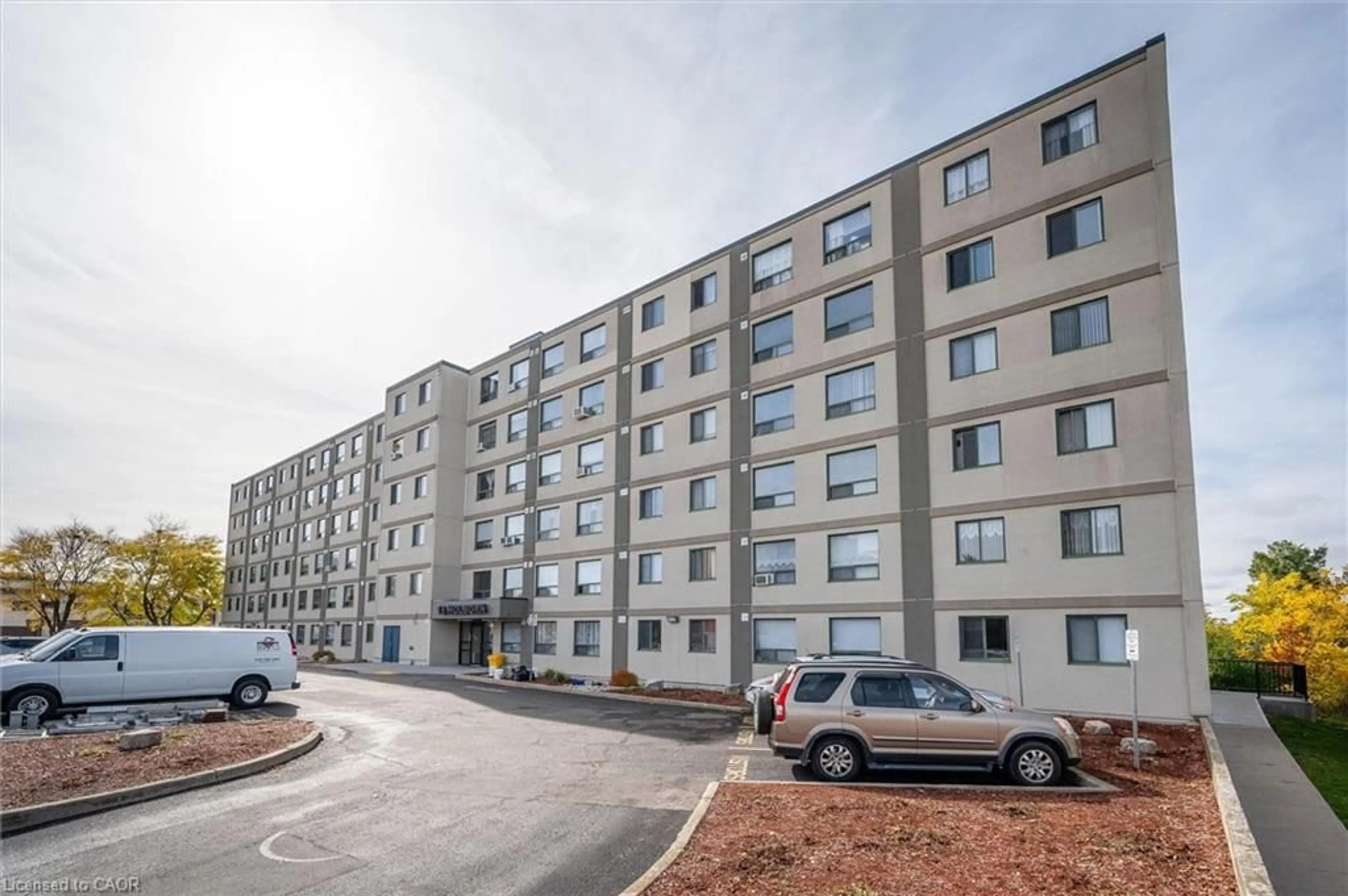 Patio, building for 18 Holborn Crt #504, Kitchener Ontario N2A 4A1