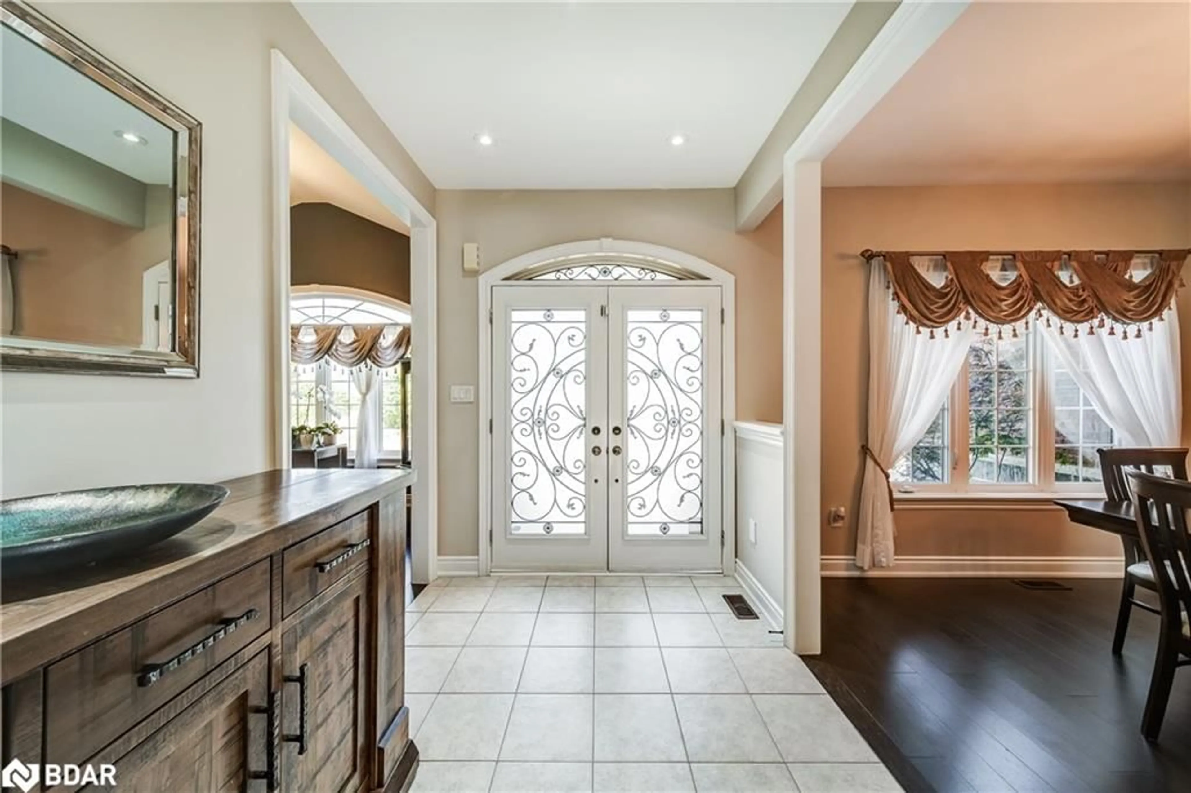 Indoor entryway for 26 Keenan Dr, Loretto Ontario L0G 1L0