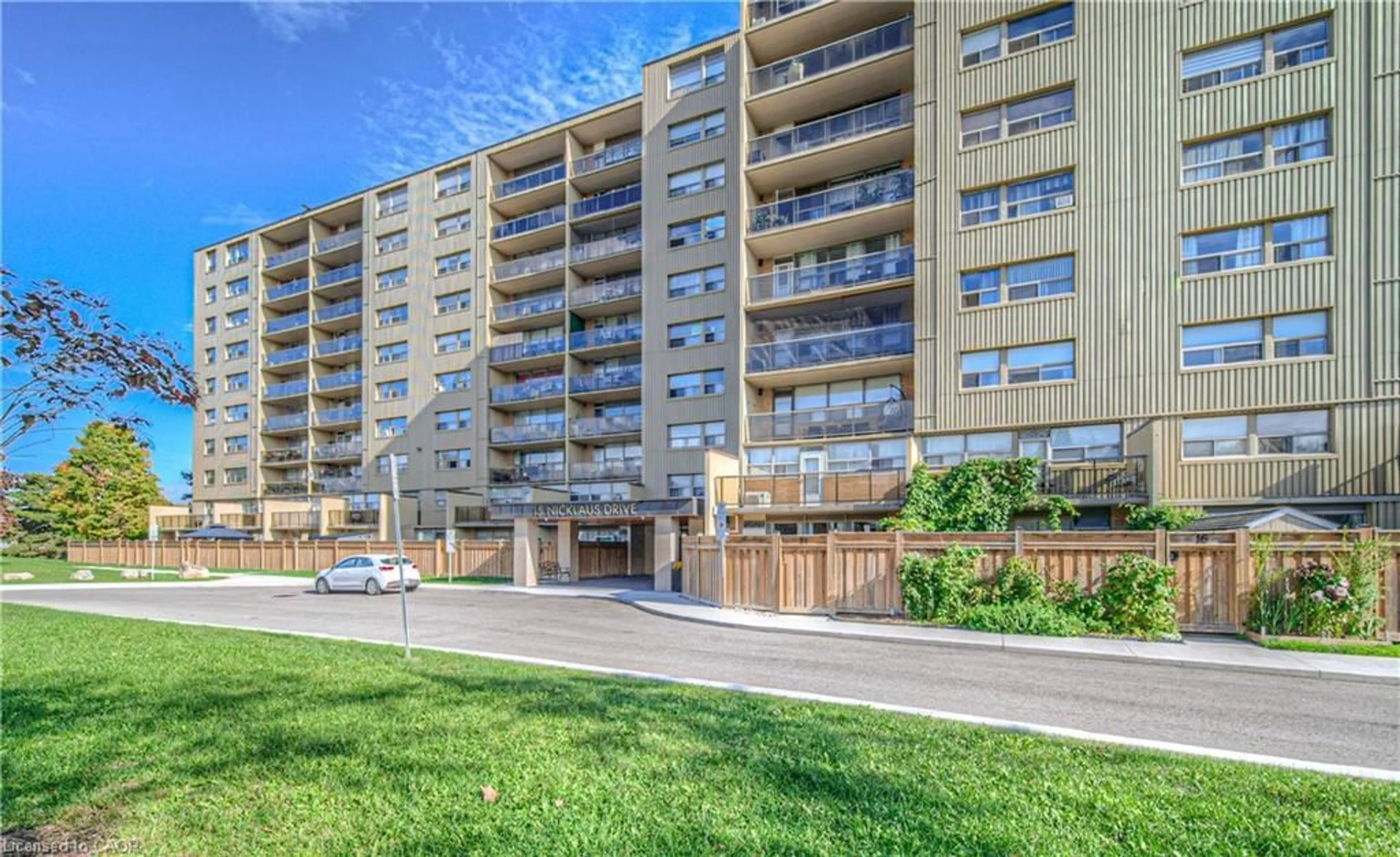 Patio, building for 15 Nicklaus Dr #607, Hamilton Ontario L8K 5J5