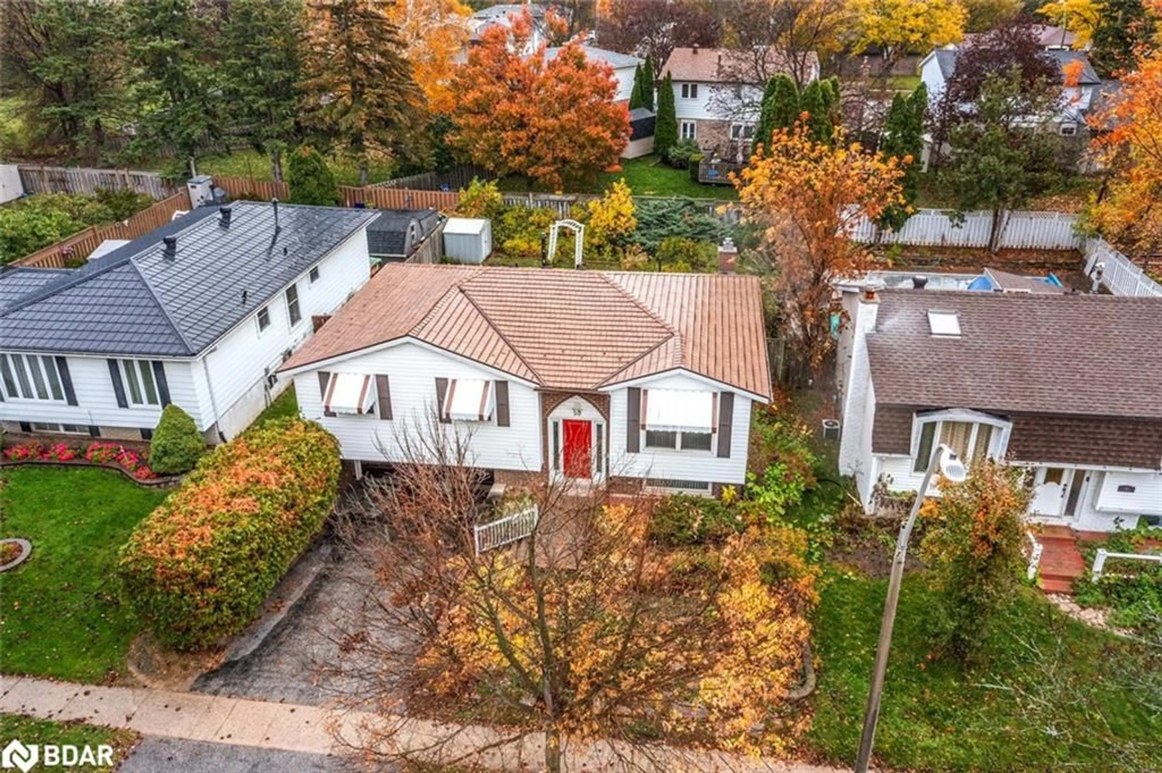 A pic from outside/outdoor area/front of a property/back of a property/a pic from drone, street for 99 Marshall St, Barrie Ontario L4N 4K7