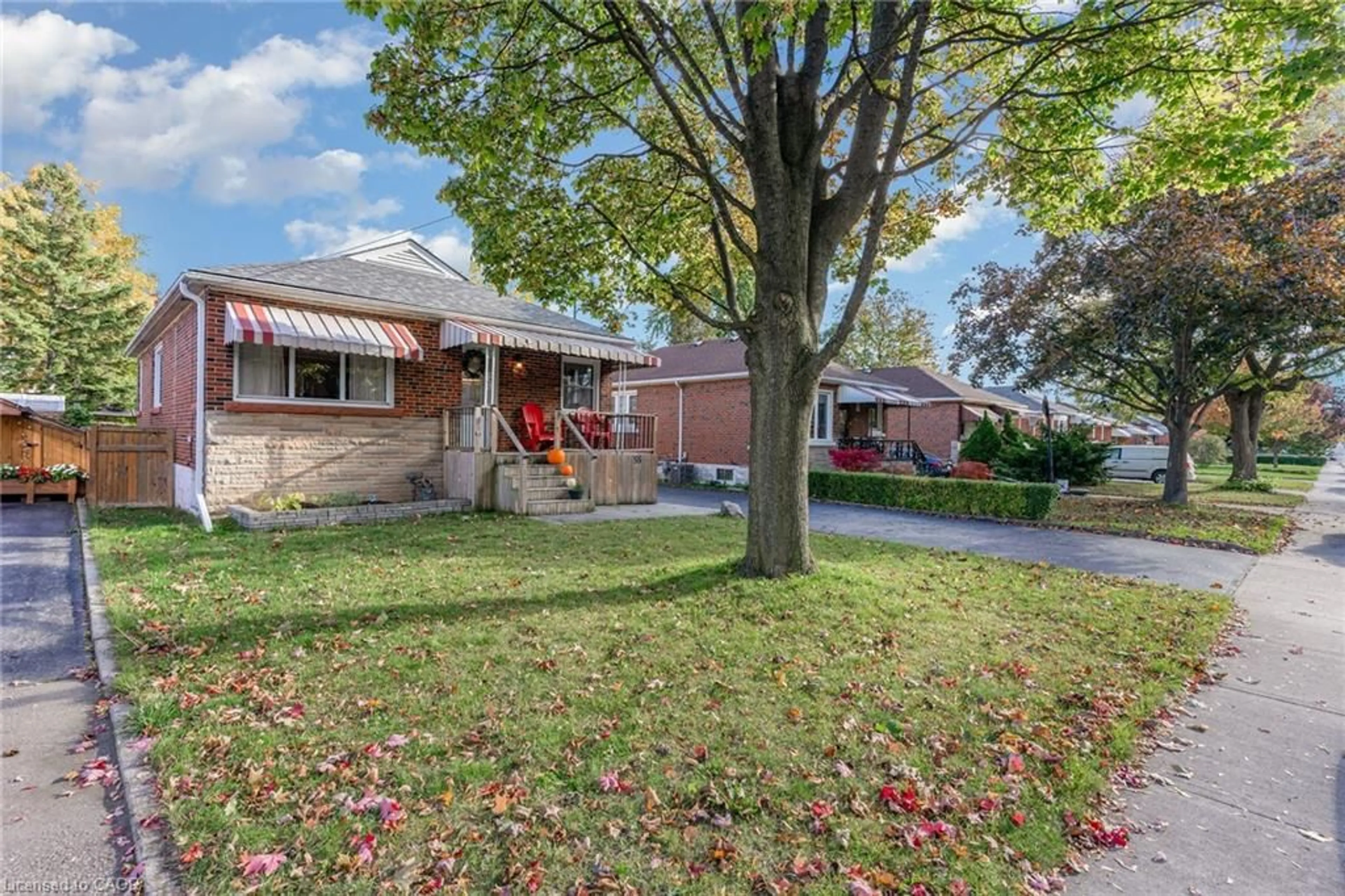 Home with brick exterior material, street for 55 East 44th St, Hamilton Ontario L8T 3G8