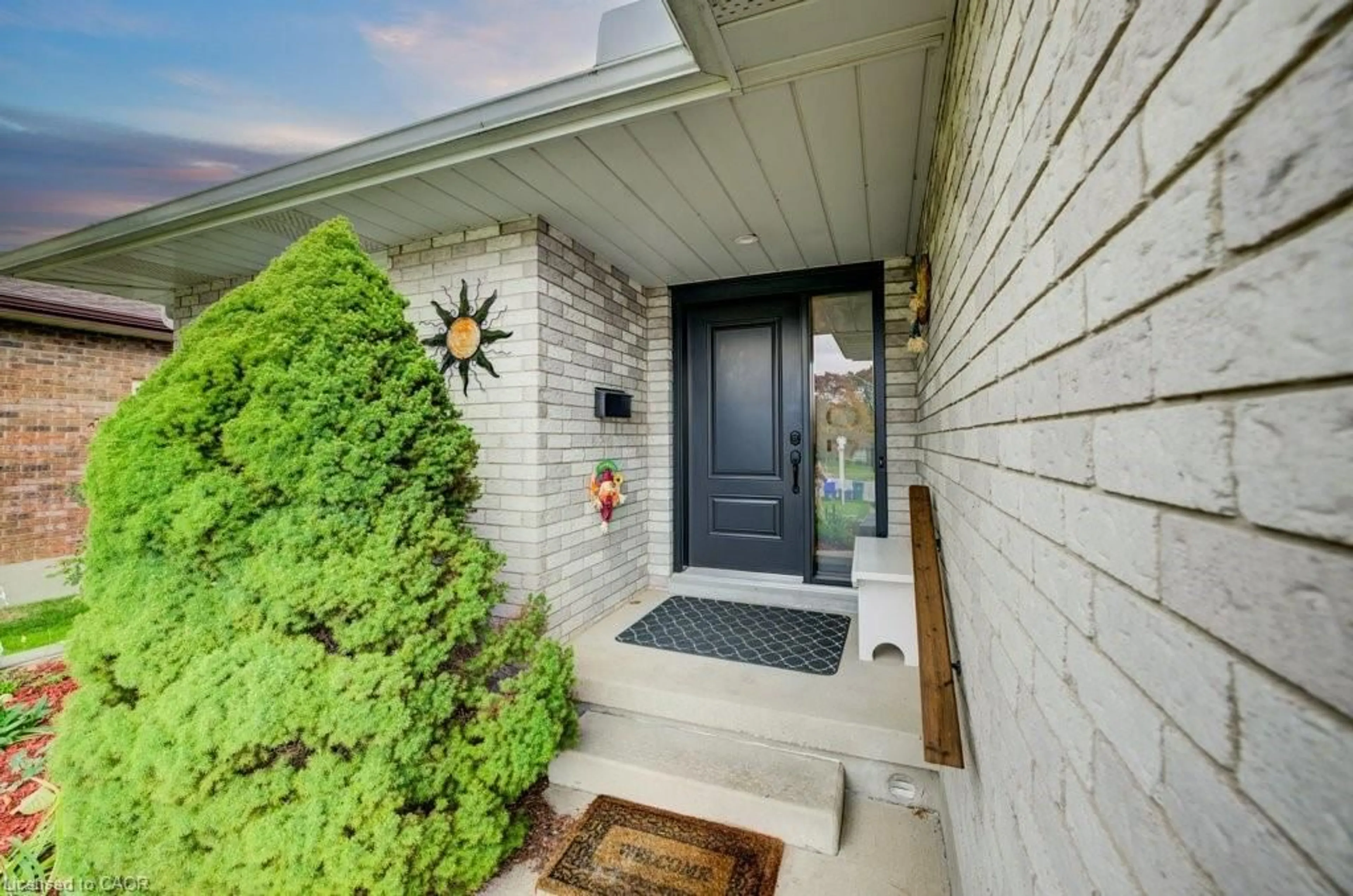 Indoor entryway for 87 Southwood Dr, Cambridge Ontario N1S 3S3