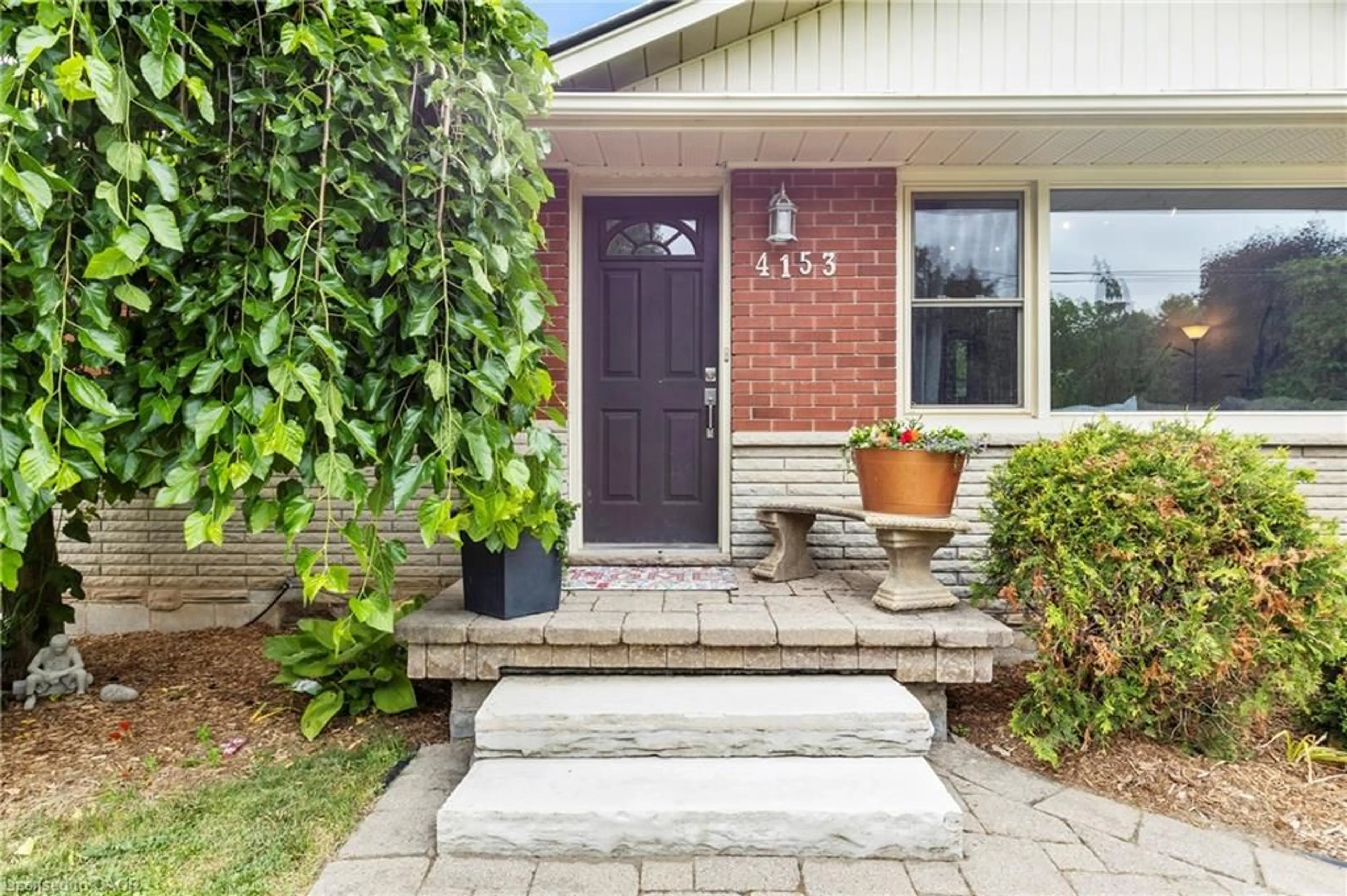 Home with brick exterior material, street for 4153 Aberdeen Rd, Beamsville Ontario L0R 1B6