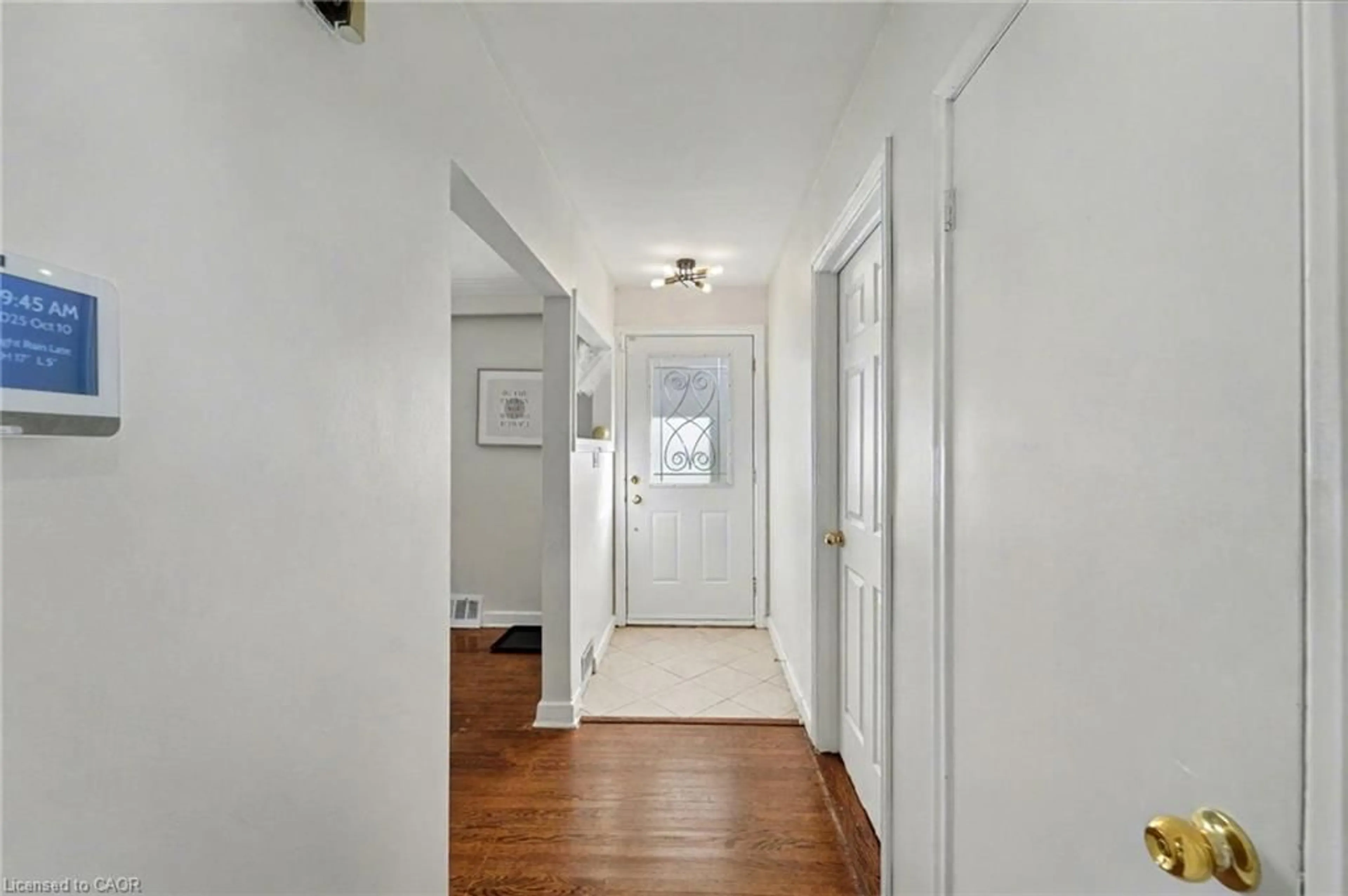 Indoor entryway for 2610 Islington Ave, Etobicoke Ontario M9V 2X3