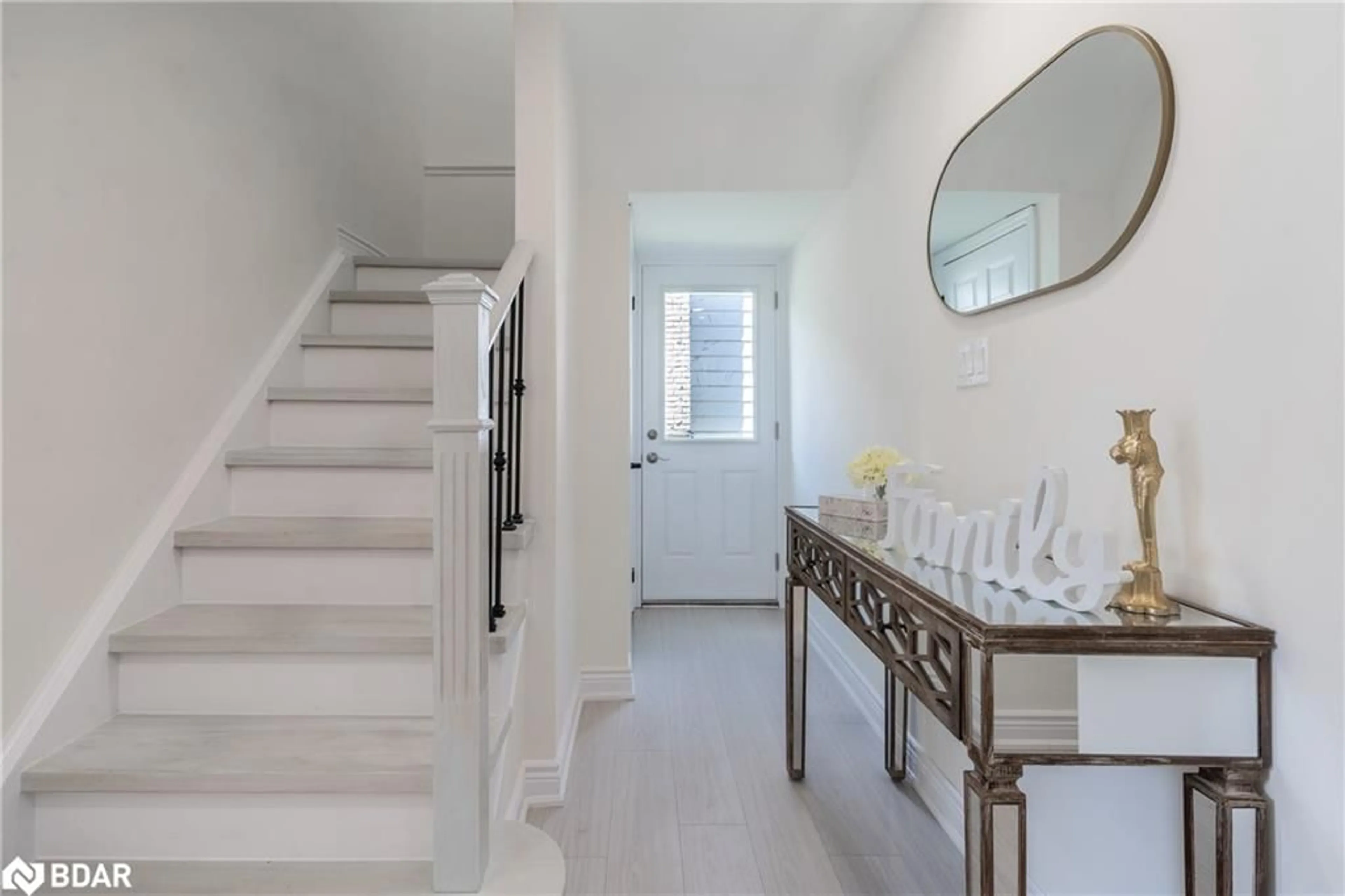 Indoor entryway for 384 Westwood Dr, Waterloo Ontario N2M 2L6