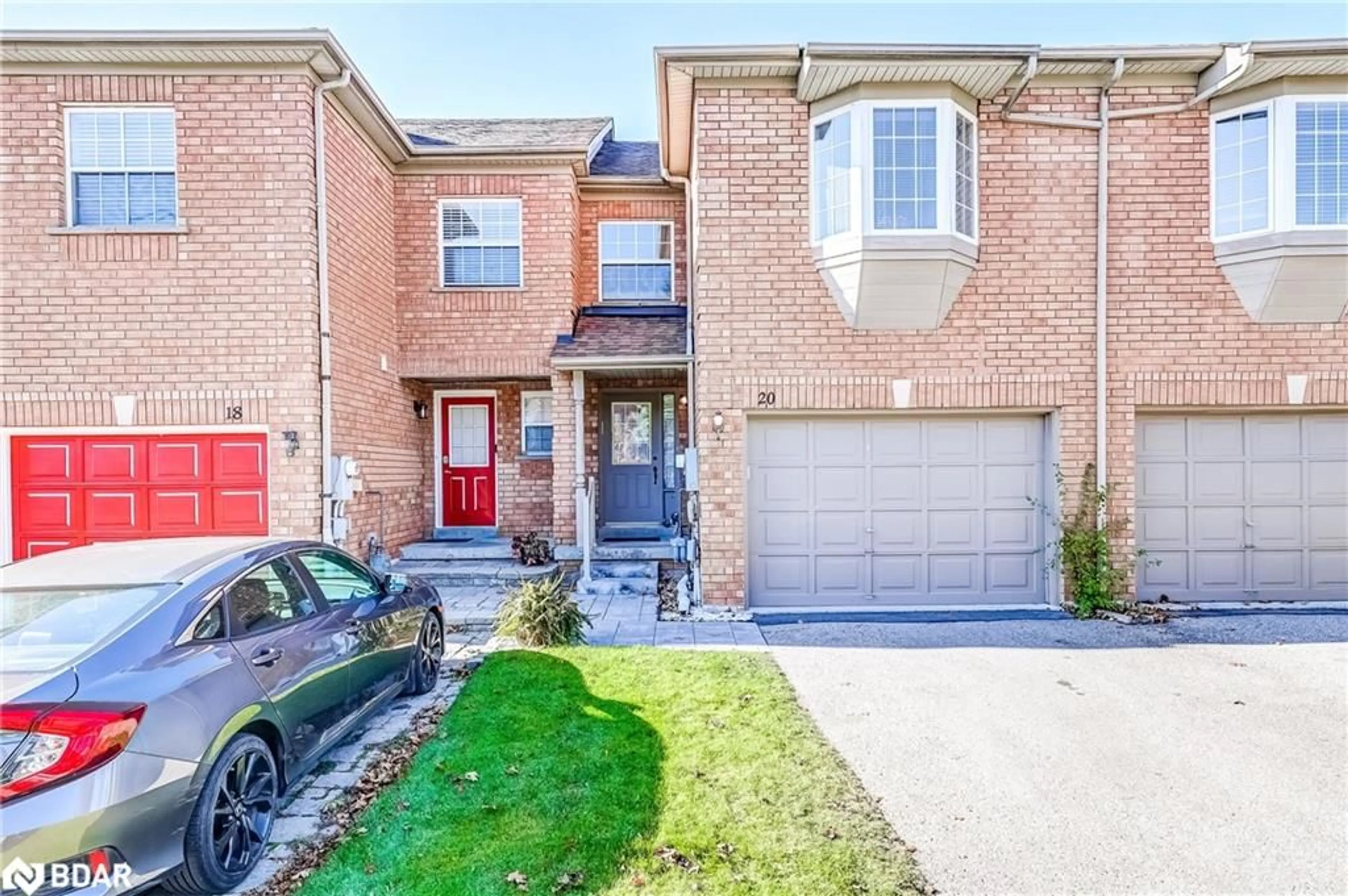 Home with brick exterior material, street for 20 Hawtin Trail, Aurora Ontario L4G 7L4