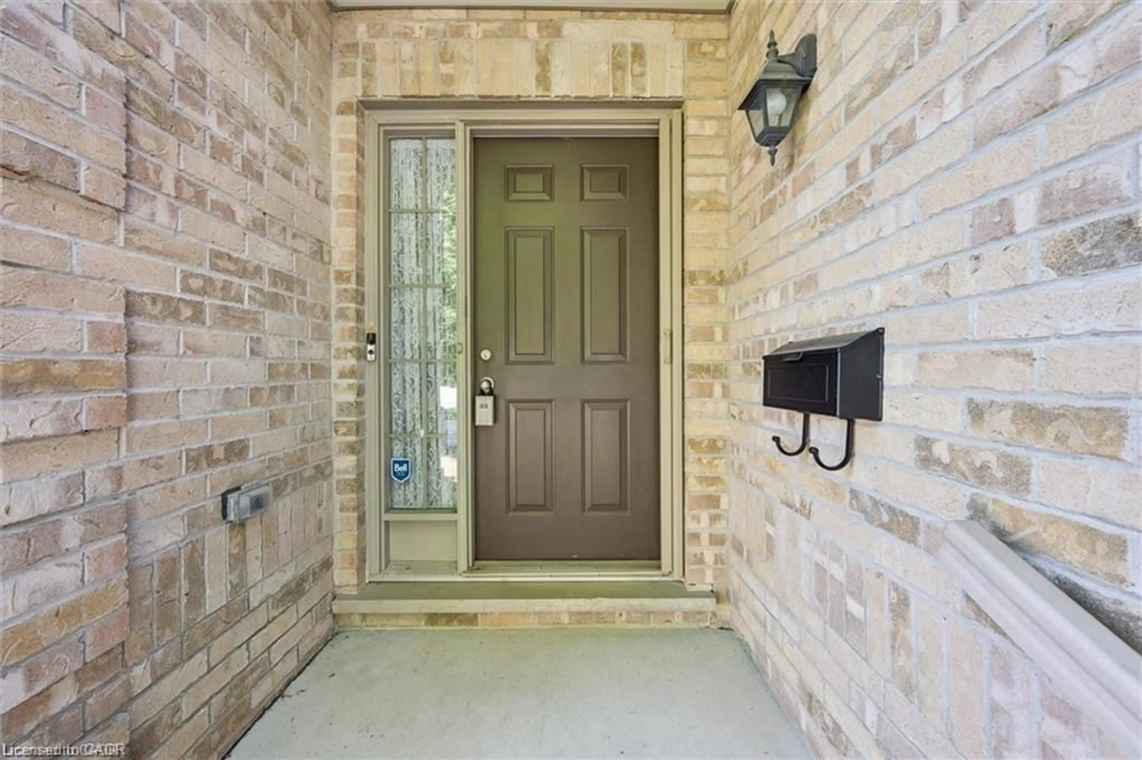 Indoor entryway for 900 Doon Village Rd #4, Kitchener Ontario N2P 1A4