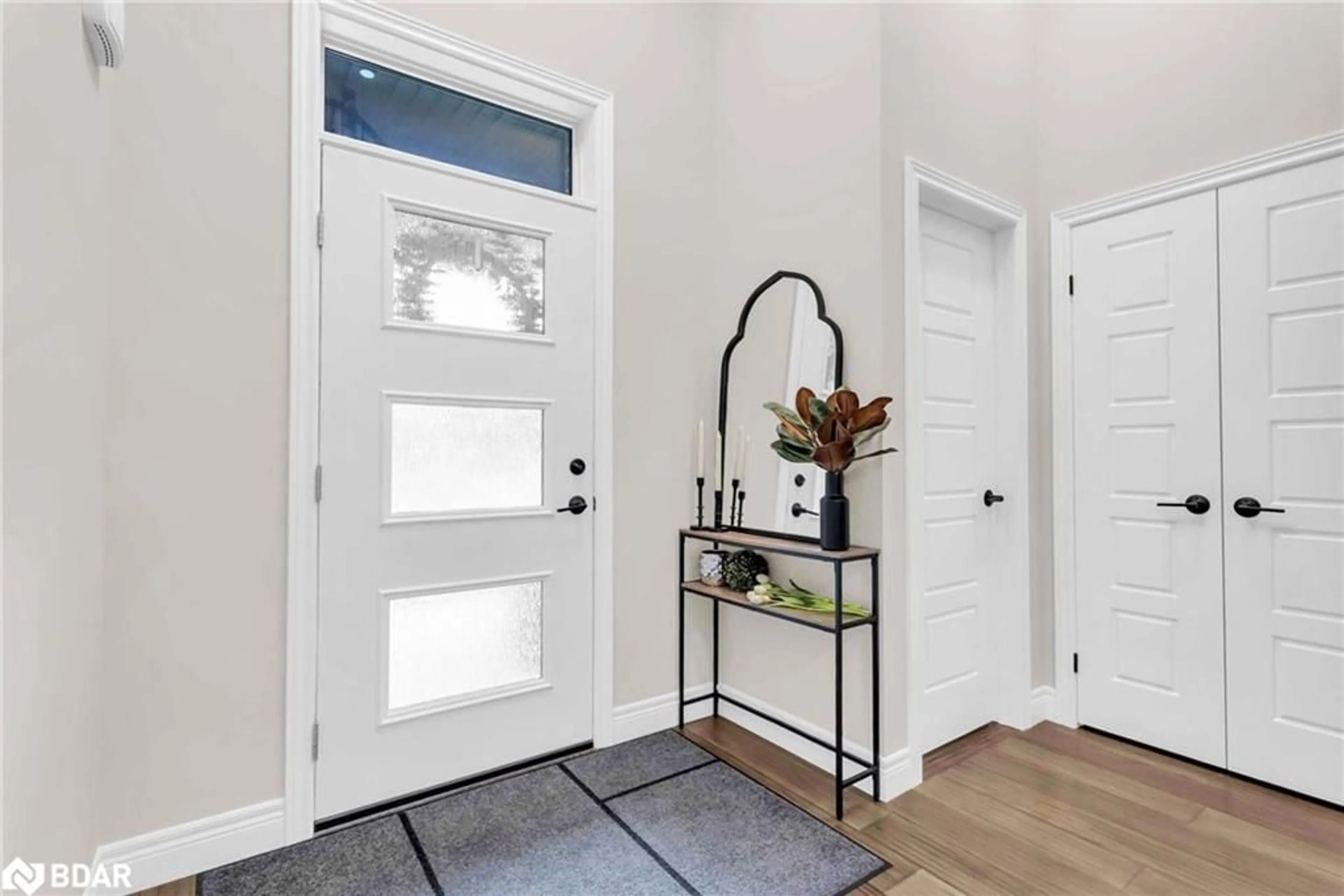 Indoor entryway for 7 Tindall Cres, Dufferin Ontario L9W 7R9