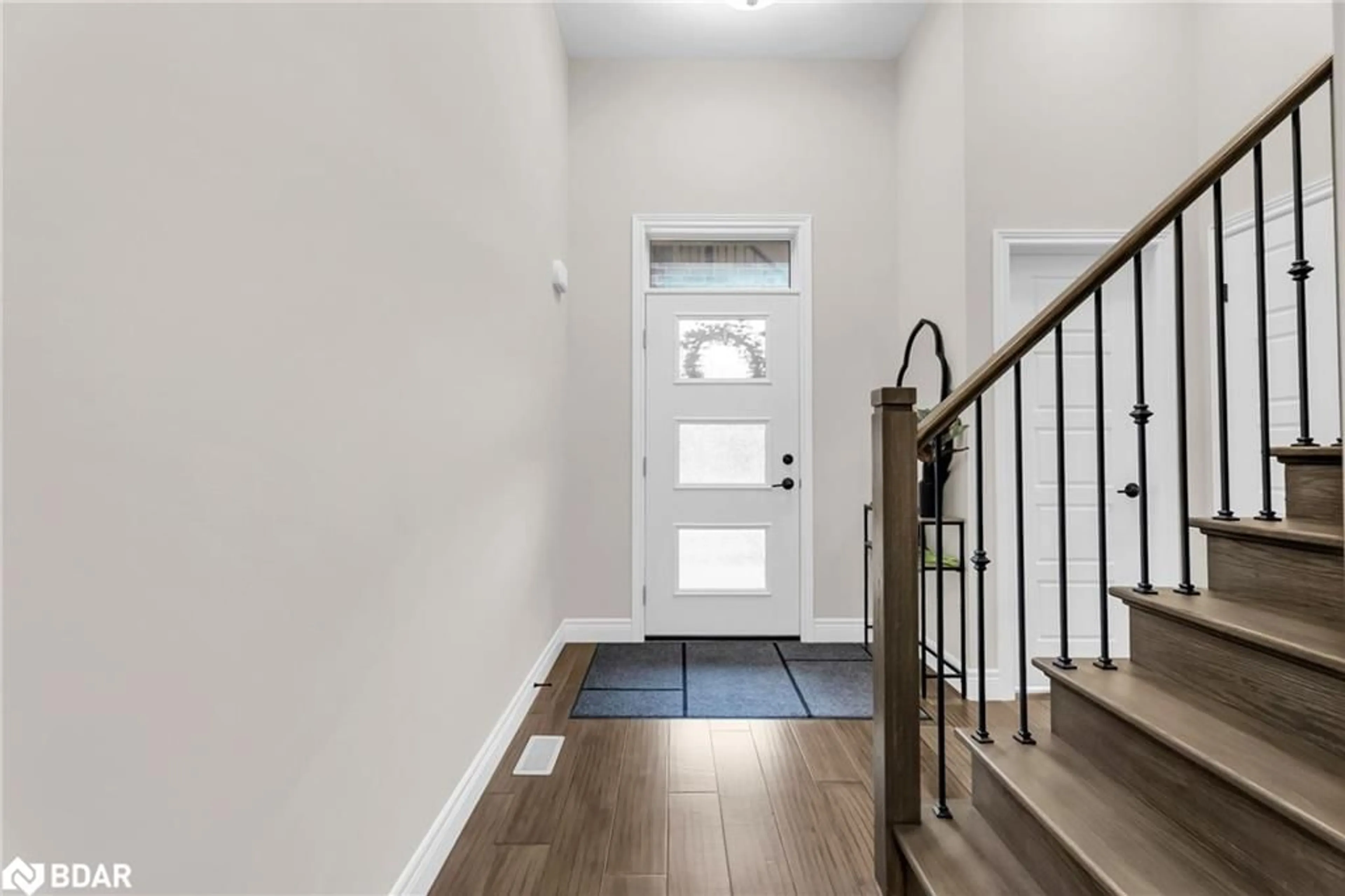 Indoor entryway for 7 Tindall Cres, Dufferin Ontario L9W 7R9