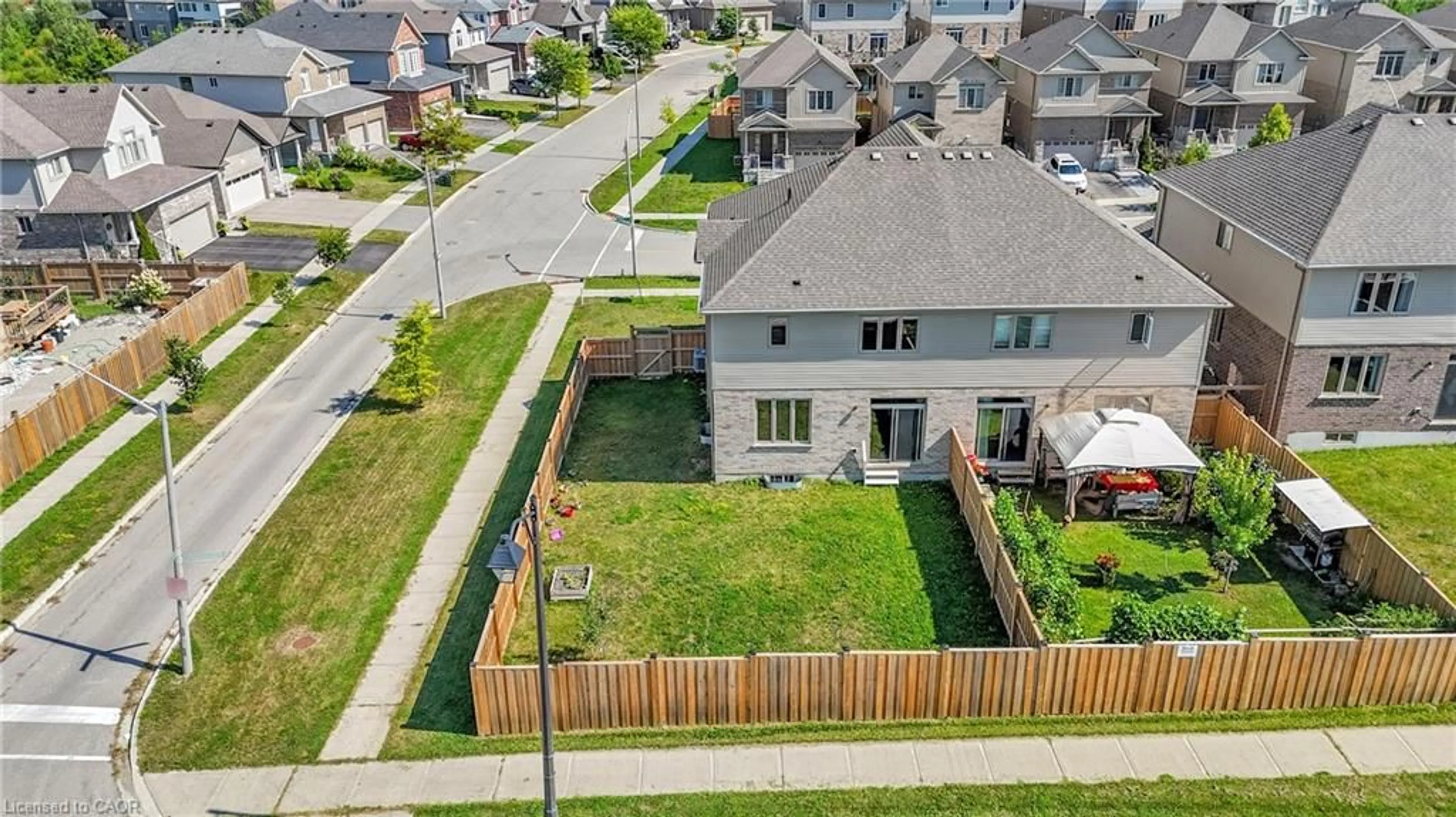 A pic from outside/outdoor area/front of a property/back of a property/a pic from drone, street for 485 Avens St, Waterloo Ontario N2V 0B4
