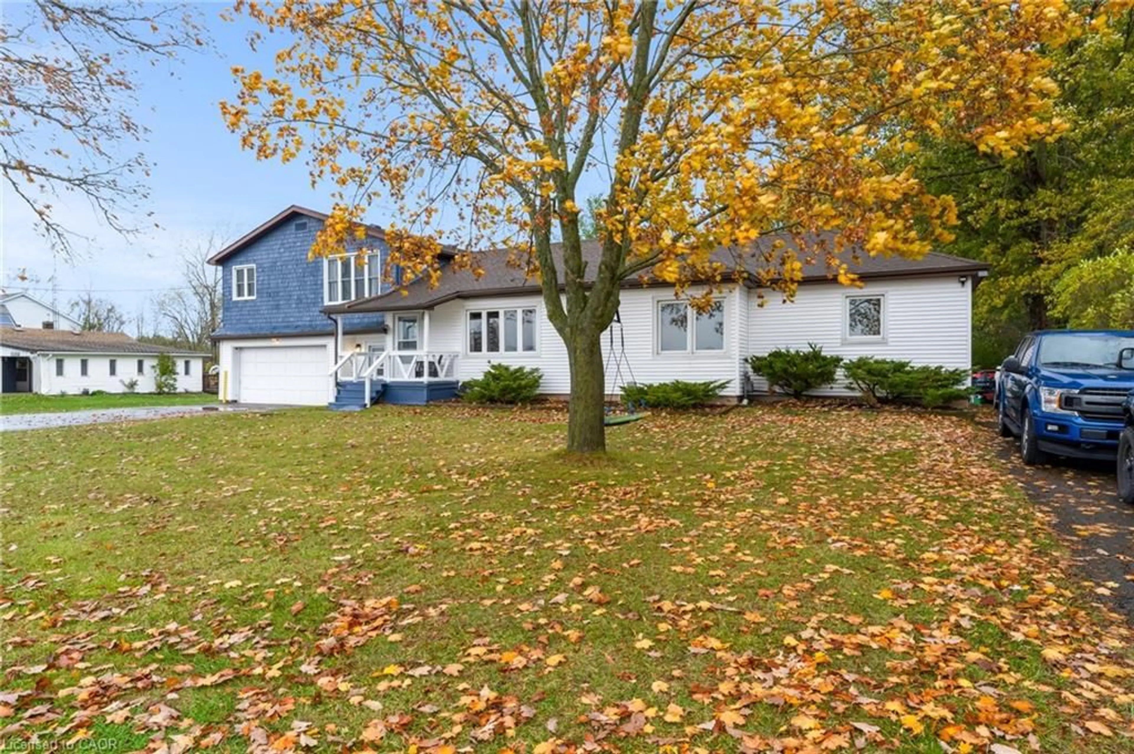 A pic from outside/outdoor area/front of a property/back of a property/a pic from drone, street for 10042 Willoughby Dr, Niagara Falls Ontario L2E 6S6