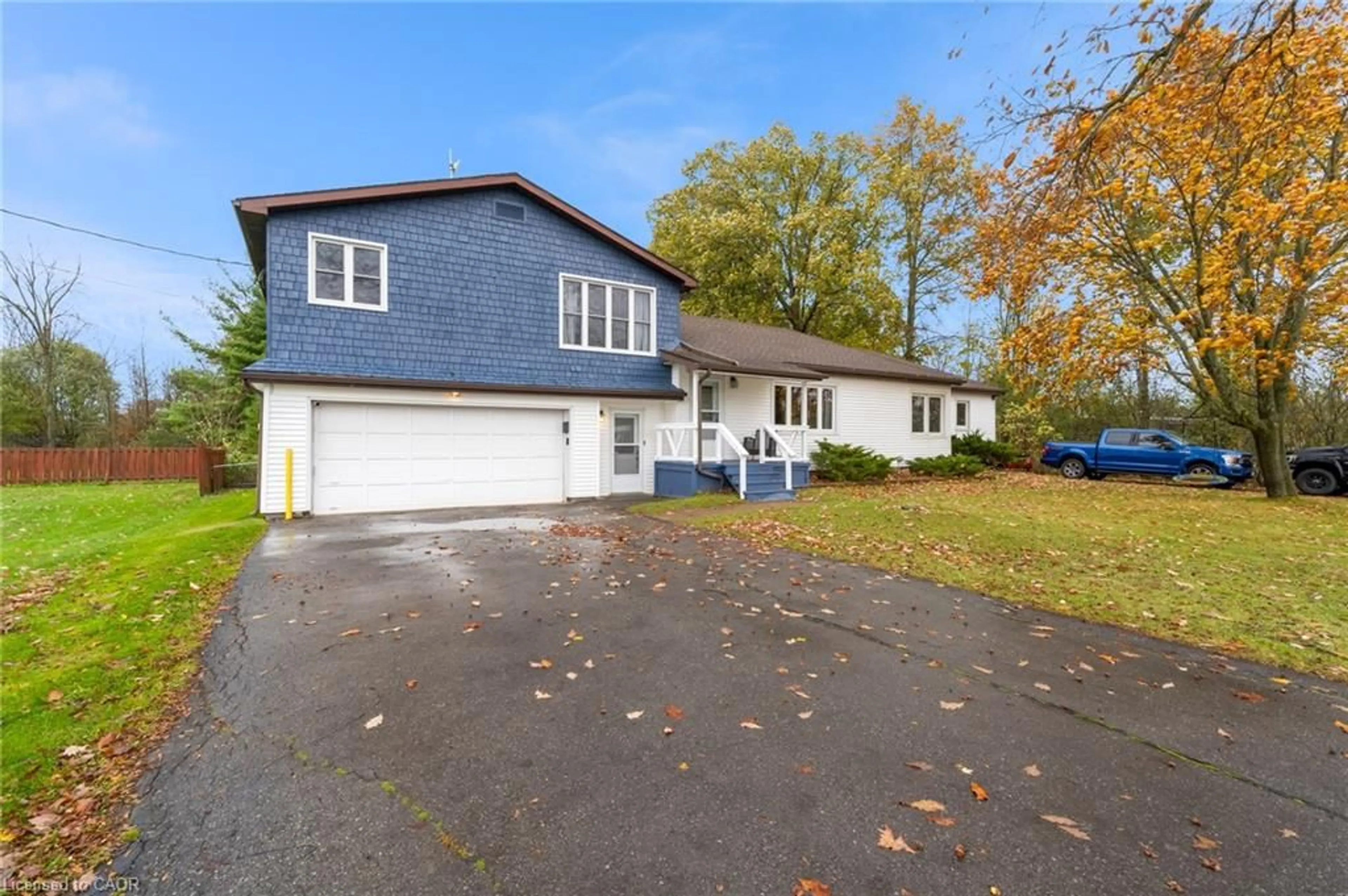 A pic from outside/outdoor area/front of a property/back of a property/a pic from drone, street for 10042 Willoughby Dr, Niagara Falls Ontario L2E 6S6