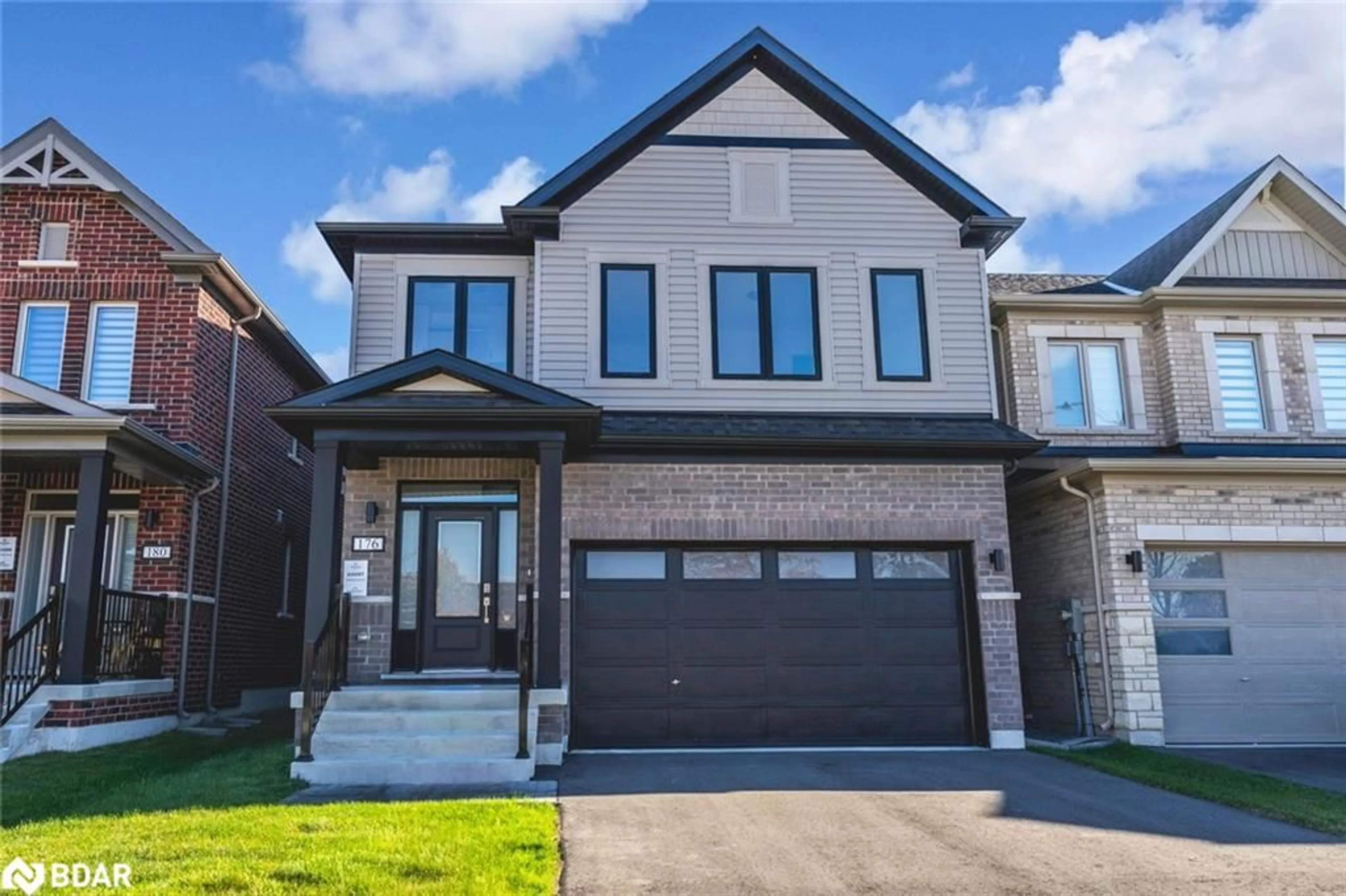 Home with brick exterior material, street for 176 Durham Ave, Barrie Ontario L9J 0Z4