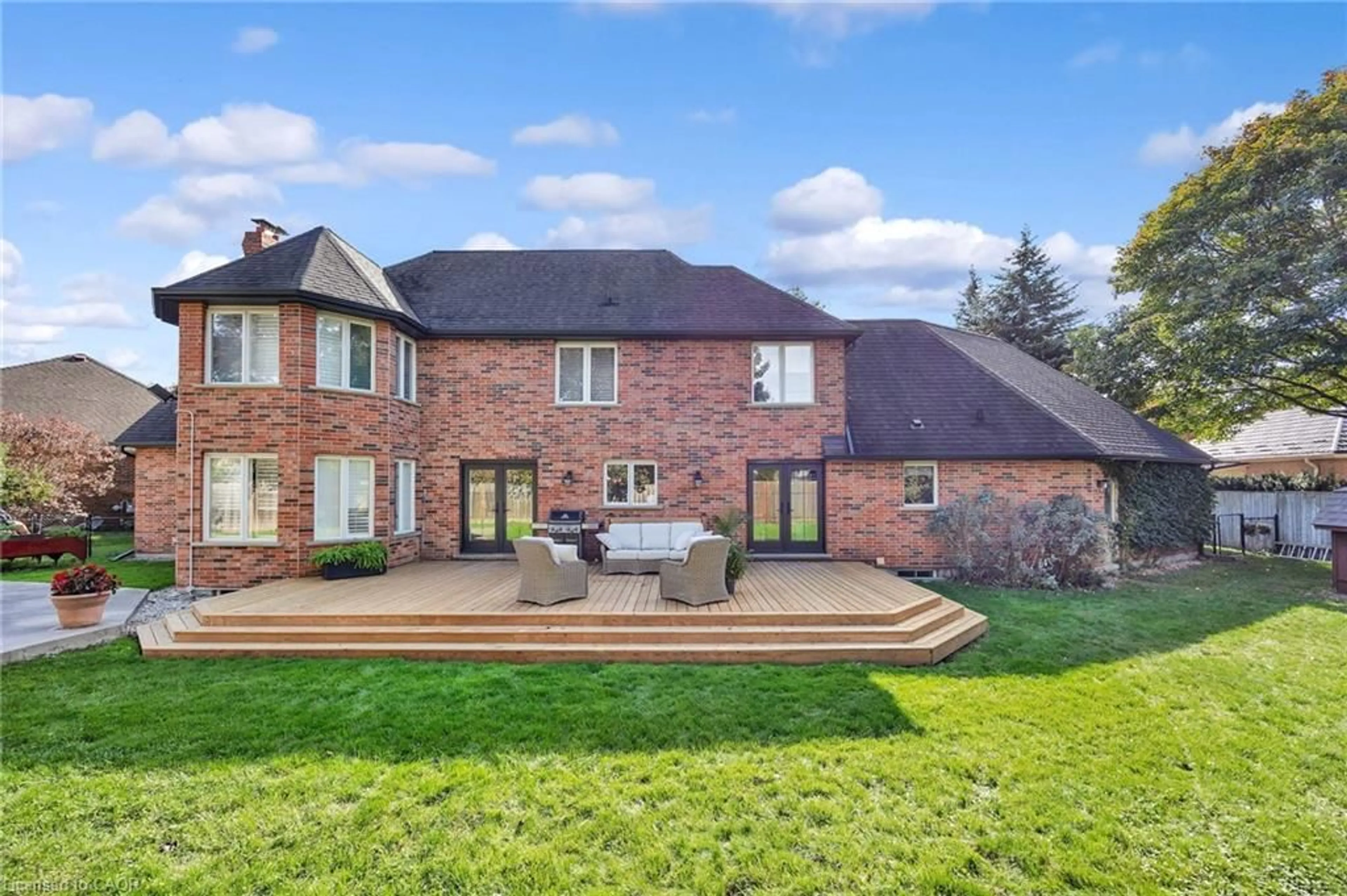 A pic from outside/outdoor area/front of a property/back of a property/a pic from drone, building for 250 Grey Squirrel Pl, Waterloo Ontario N2K 3H9