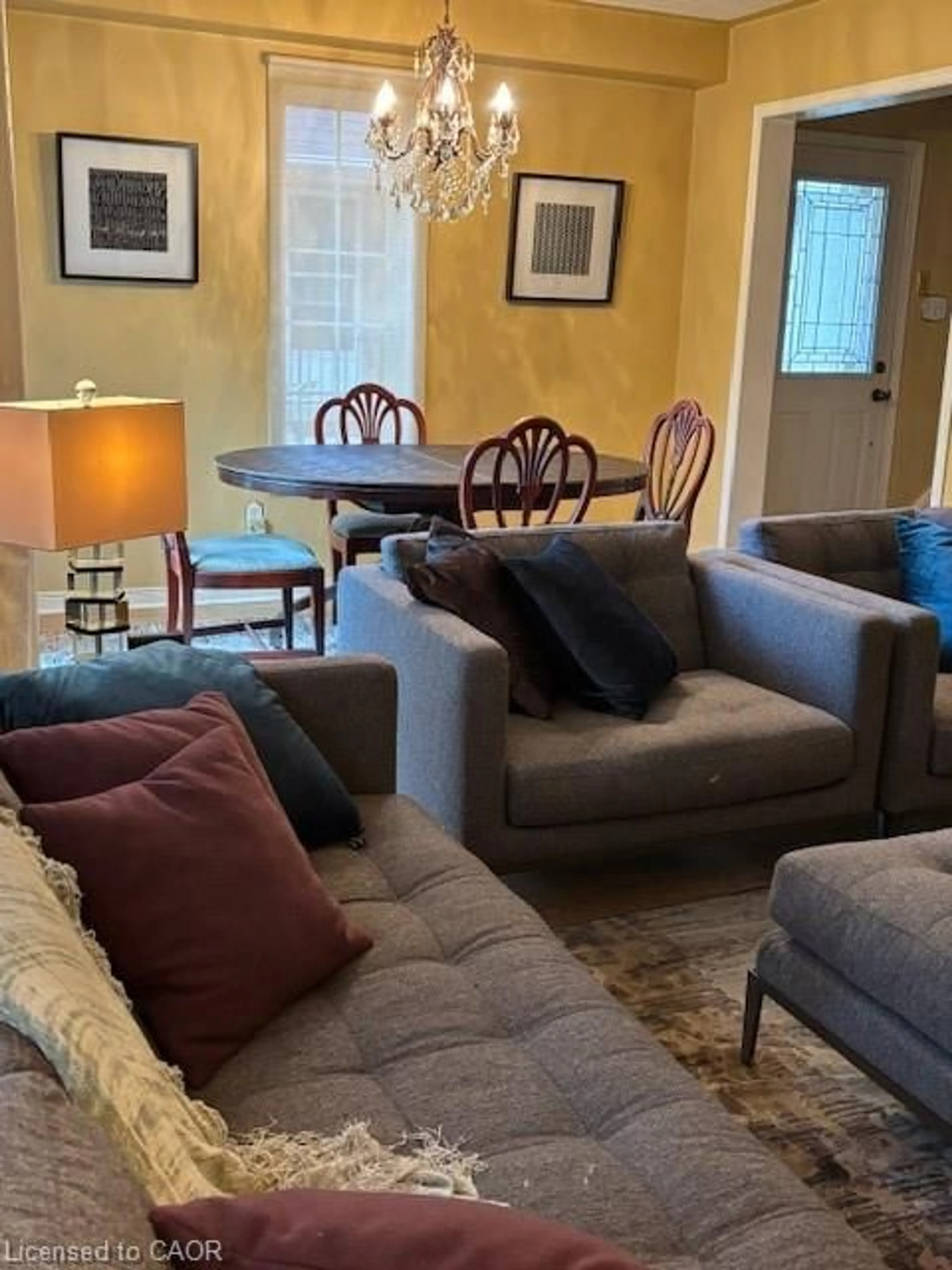 Living room with furniture, unknown for 98 Fellowes Cres, Waterdown Ontario L8B 0M7