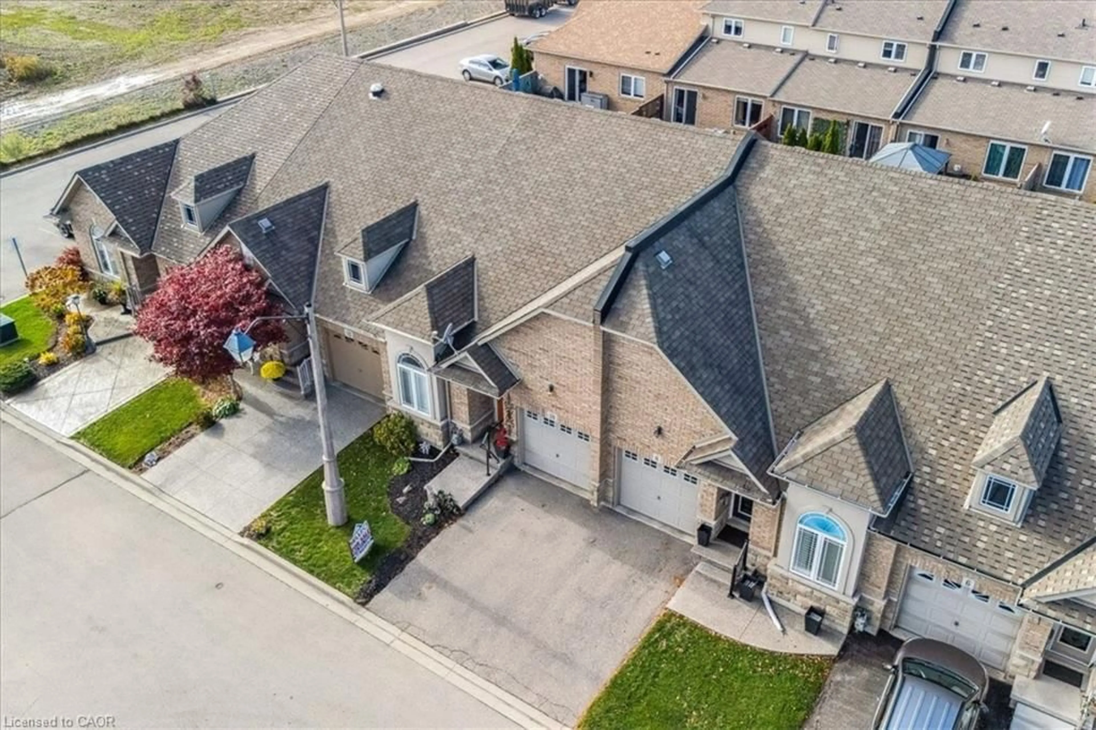 A pic from outside/outdoor area/front of a property/back of a property/a pic from drone, street for 10 Cornflower Cres, Hamilton Ontario L0R 1P0