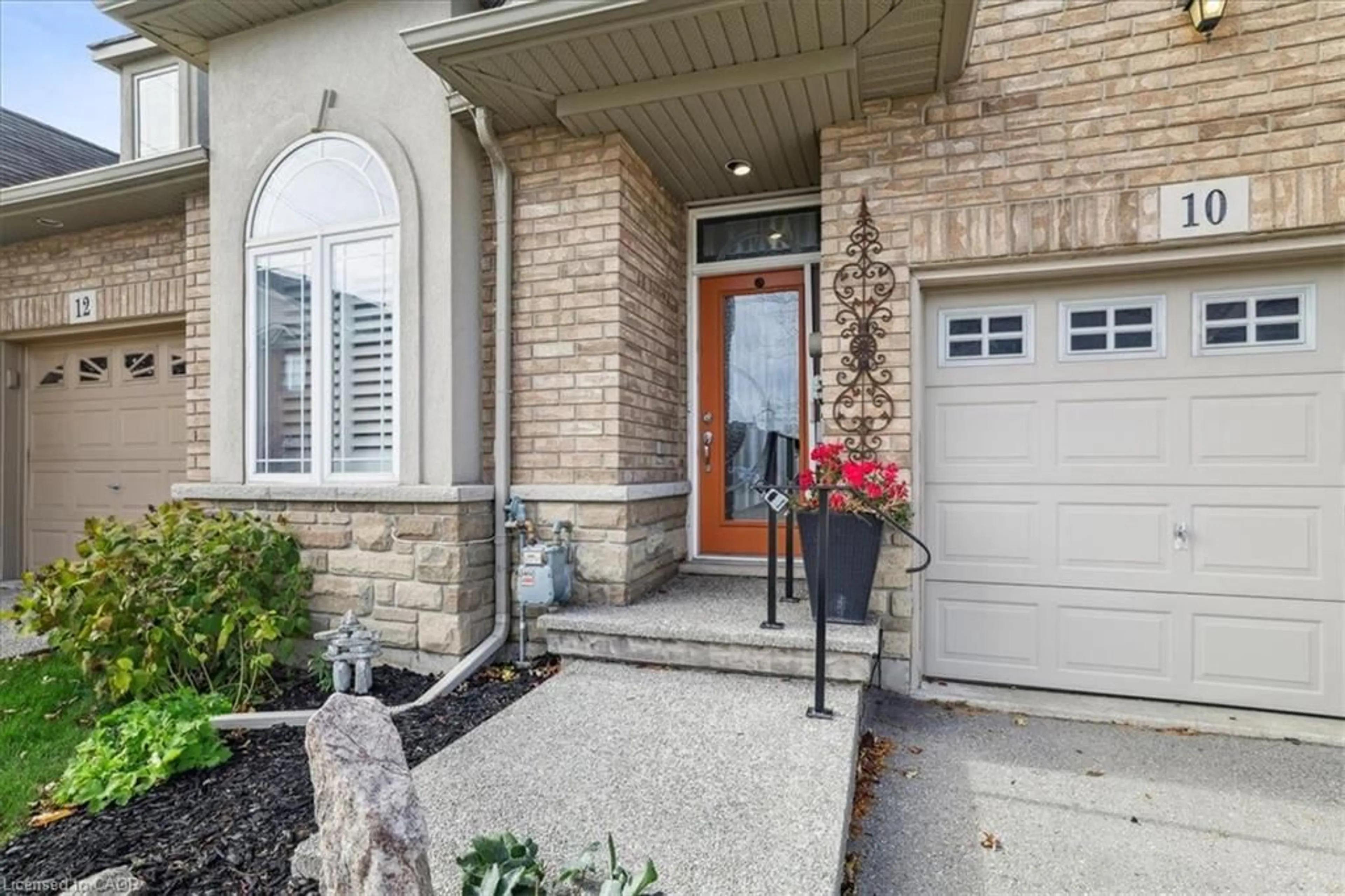 Indoor entryway for 10 Cornflower Cres, Hamilton Ontario L0R 1P0