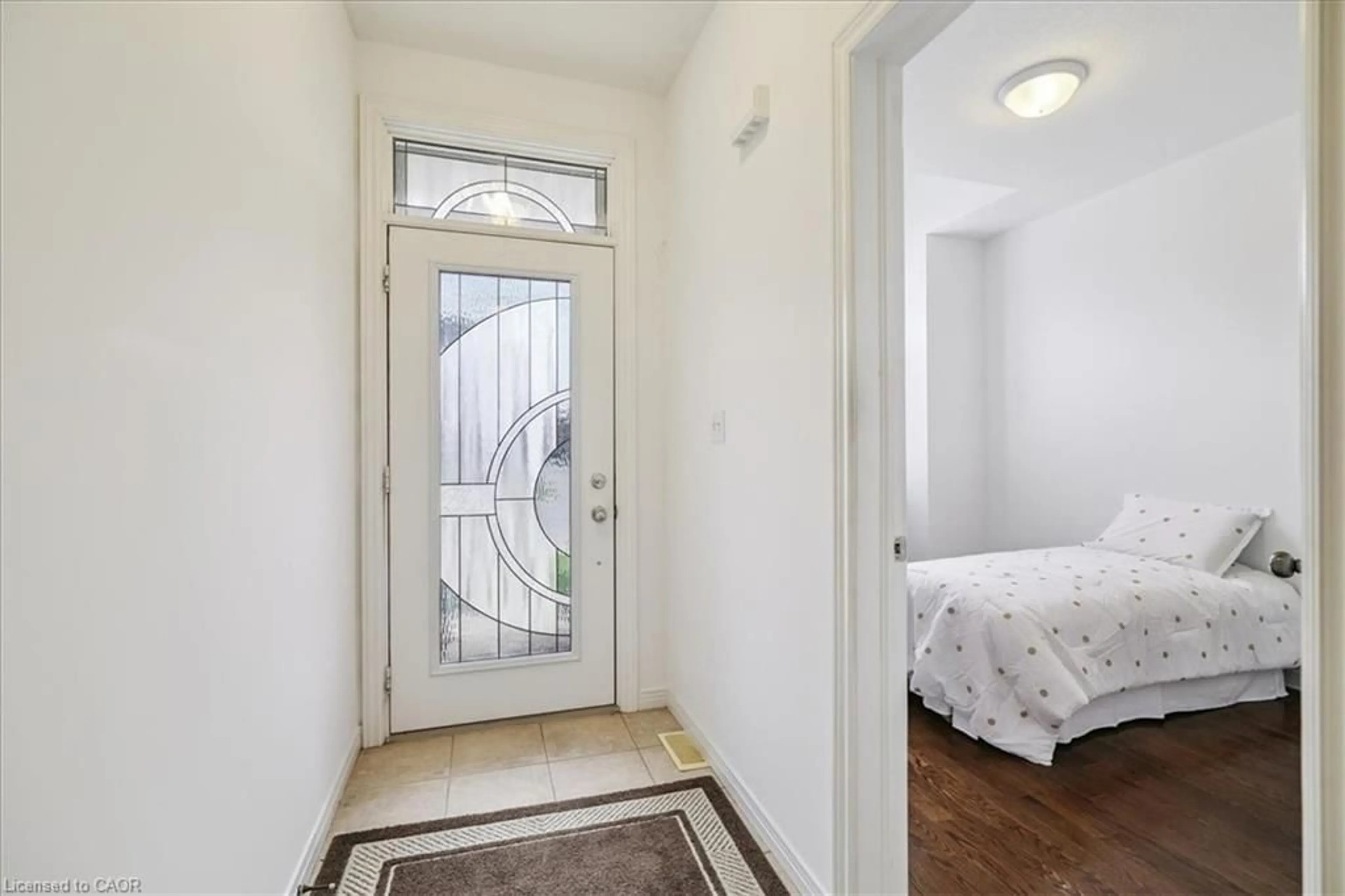 Indoor entryway for 10 Cornflower Cres, Hamilton Ontario L0R 1P0