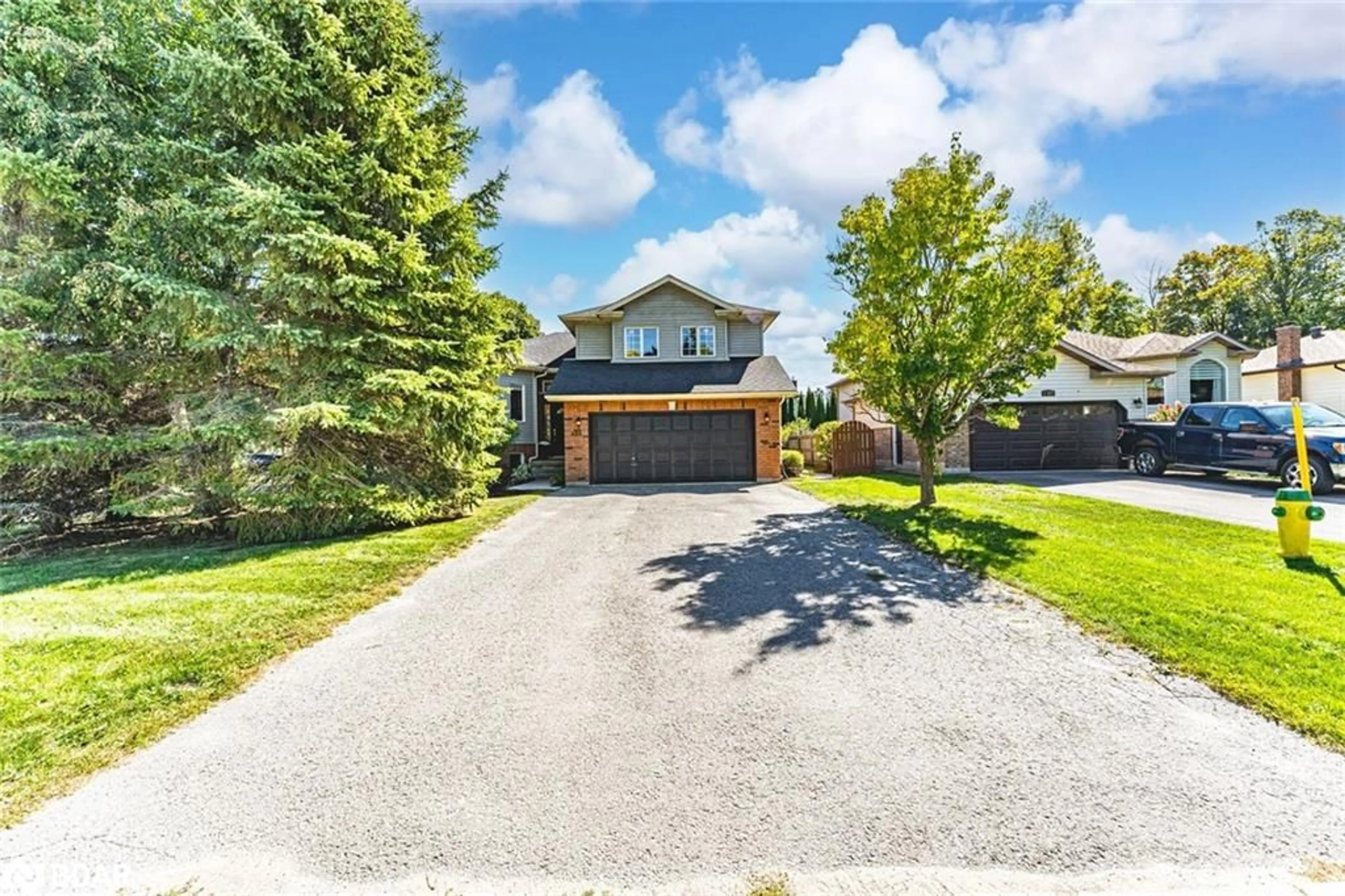 A pic from outside/outdoor area/front of a property/back of a property/a pic from drone, street for 239 Simcoe St, Stayner Ontario L0M 1S0