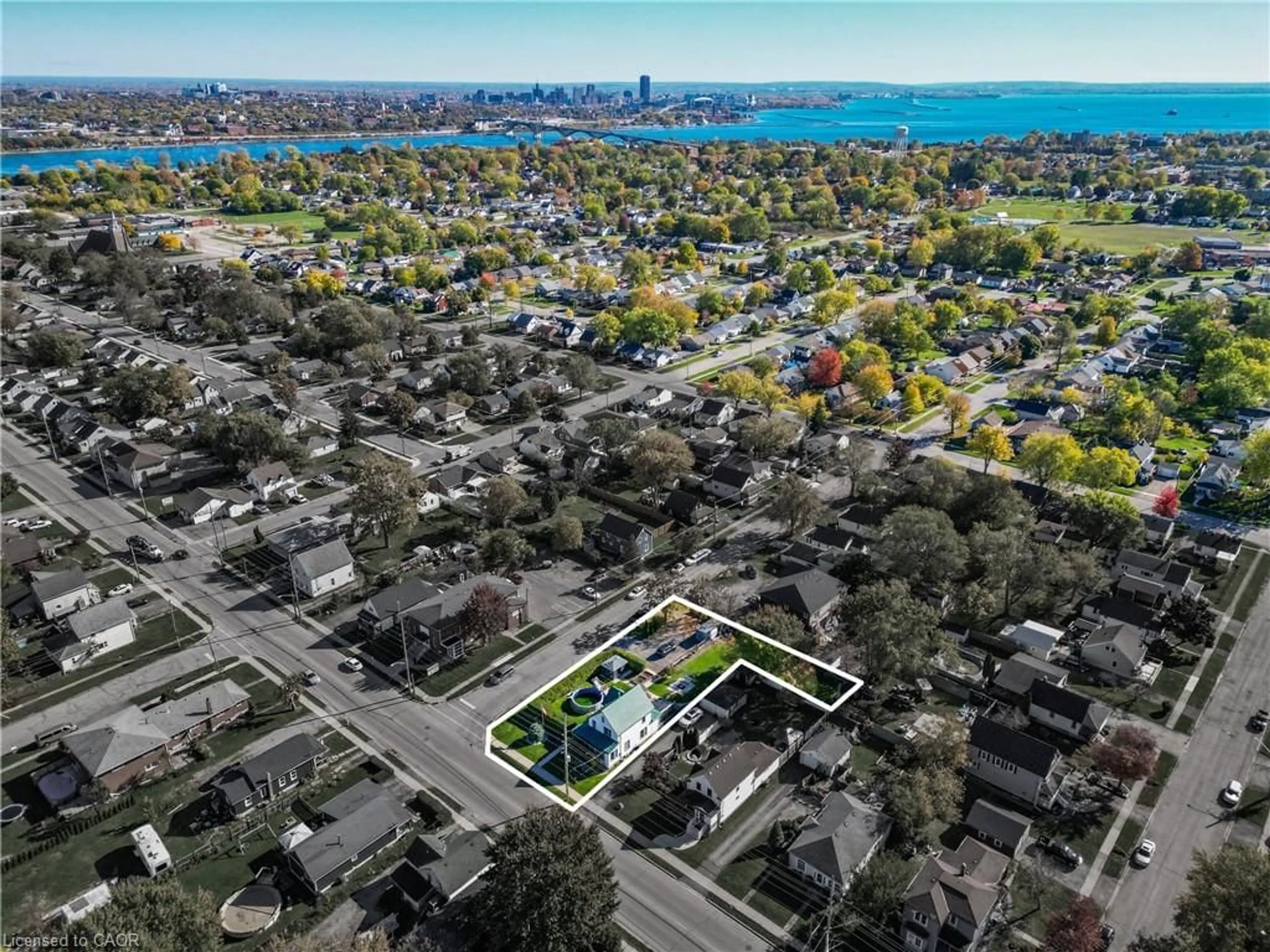 A pic from outside/outdoor area/front of a property/back of a property/a pic from drone, unknown for 261 Gilmore Rd, Fort Erie Ontario L2A 2M6