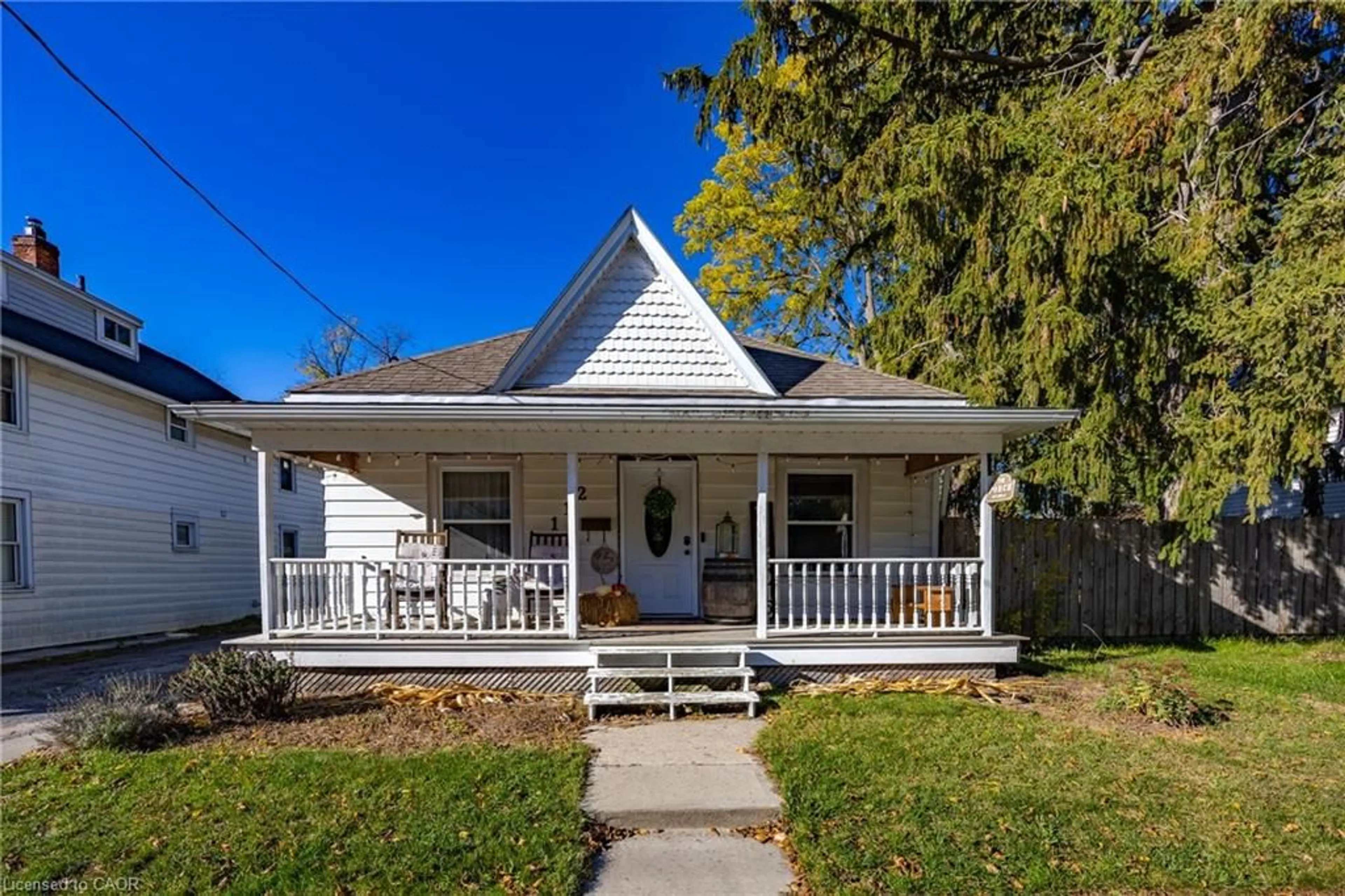 Home with vinyl exterior material, street for 112 Kent St, Simcoe Ontario N3Y 2Y1