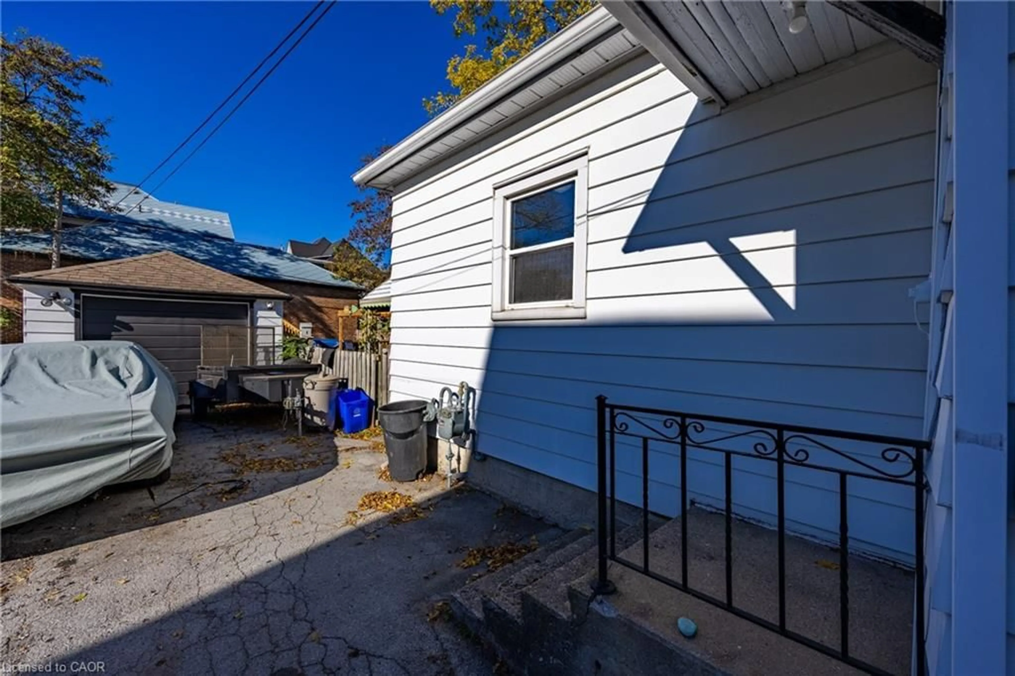 Patio, street for 112 Kent St, Simcoe Ontario N3Y 2Y1